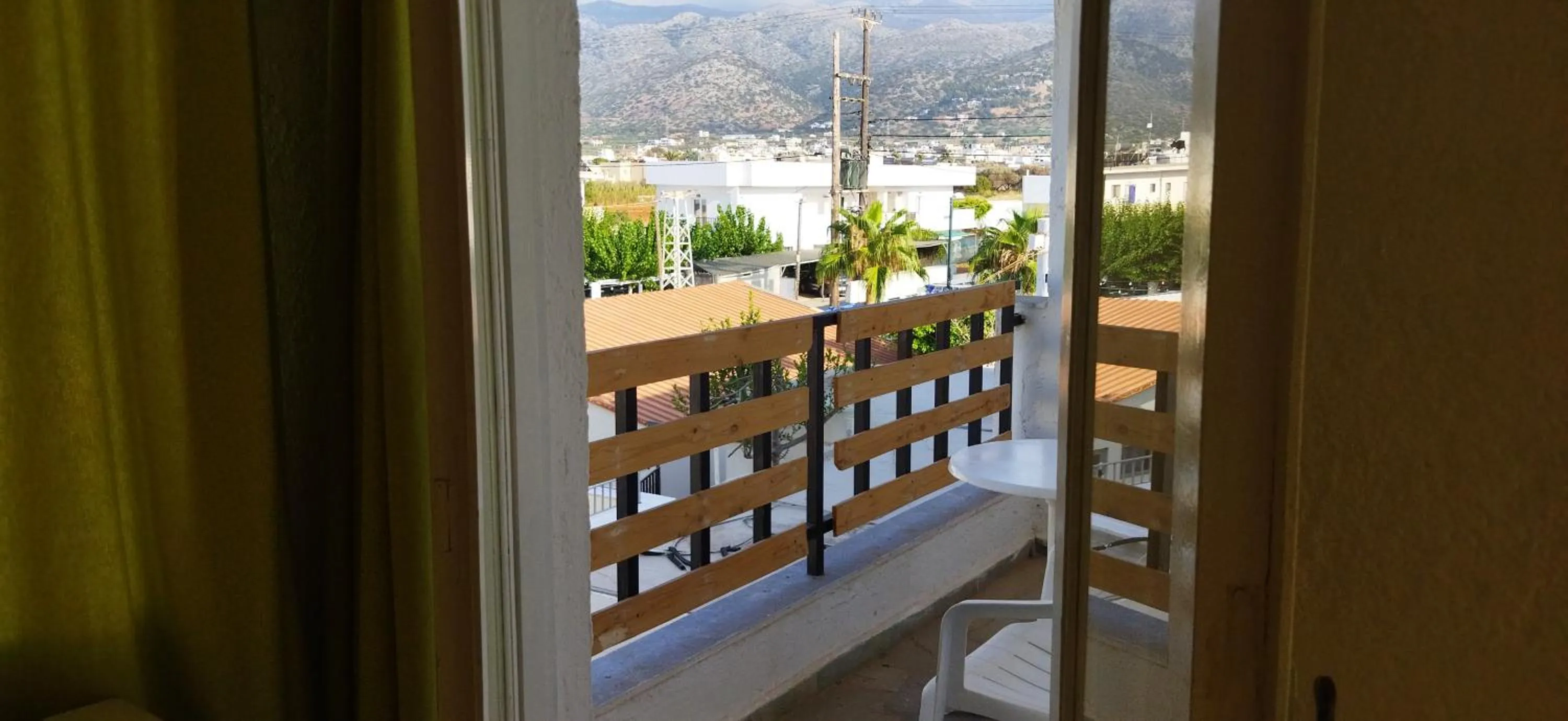 Cleo Rooms 250m from the beach