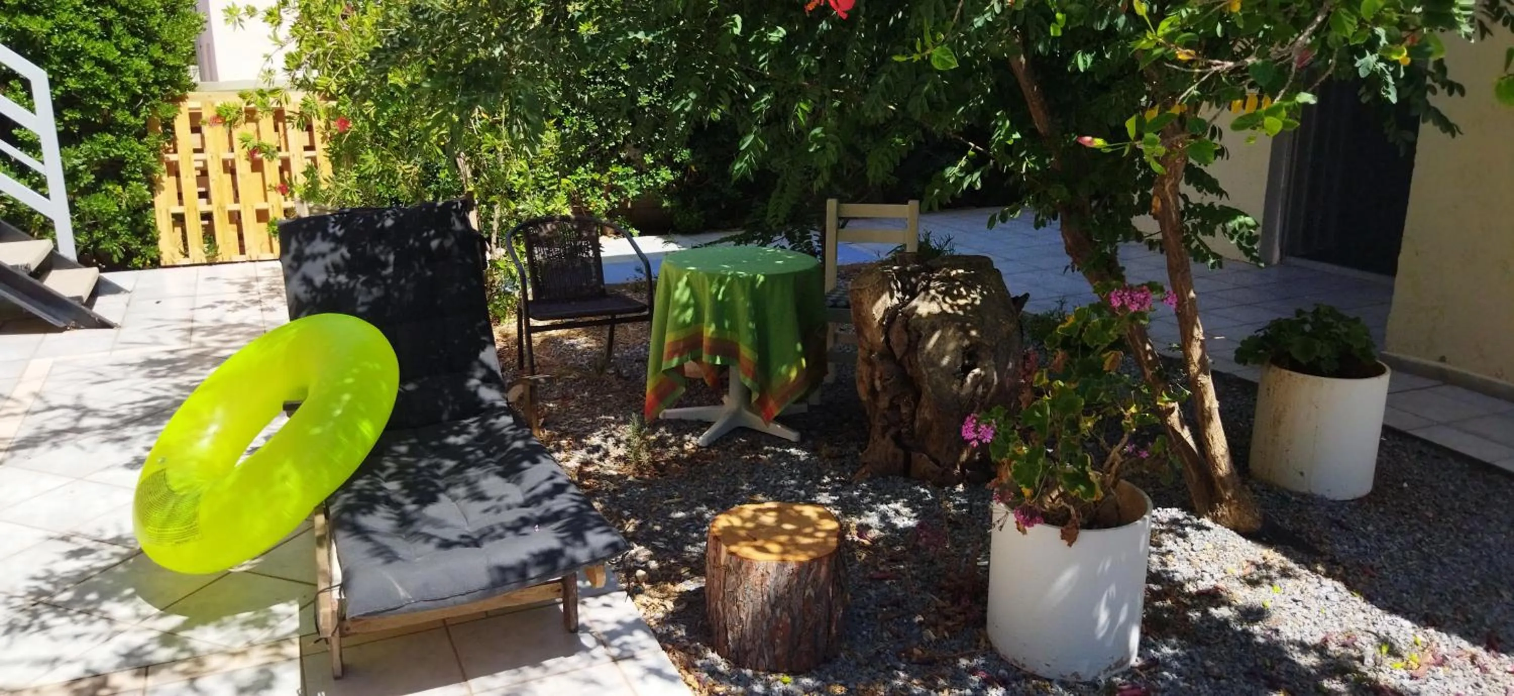 Patio in Cleo Rooms 250m from the beach