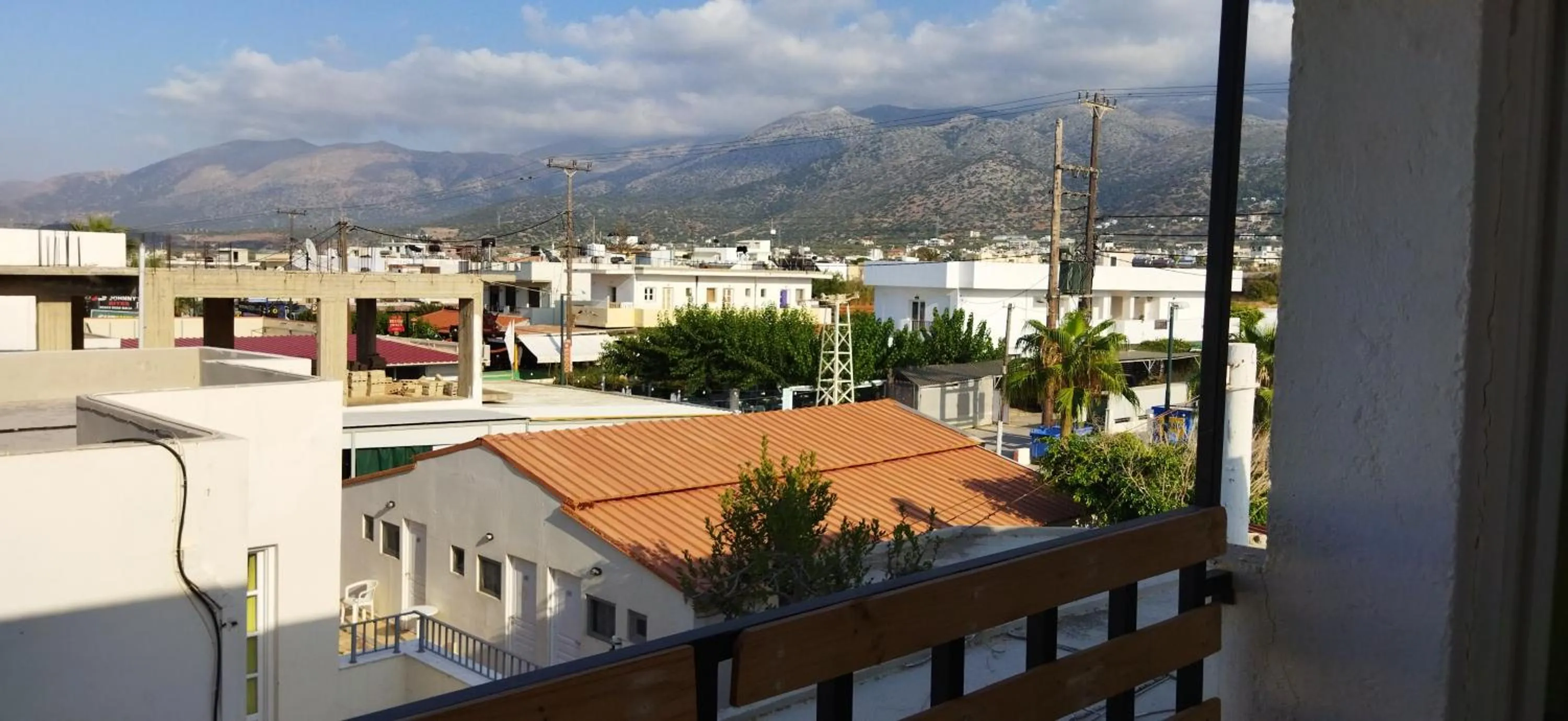 Cleo Rooms 250m from the beach