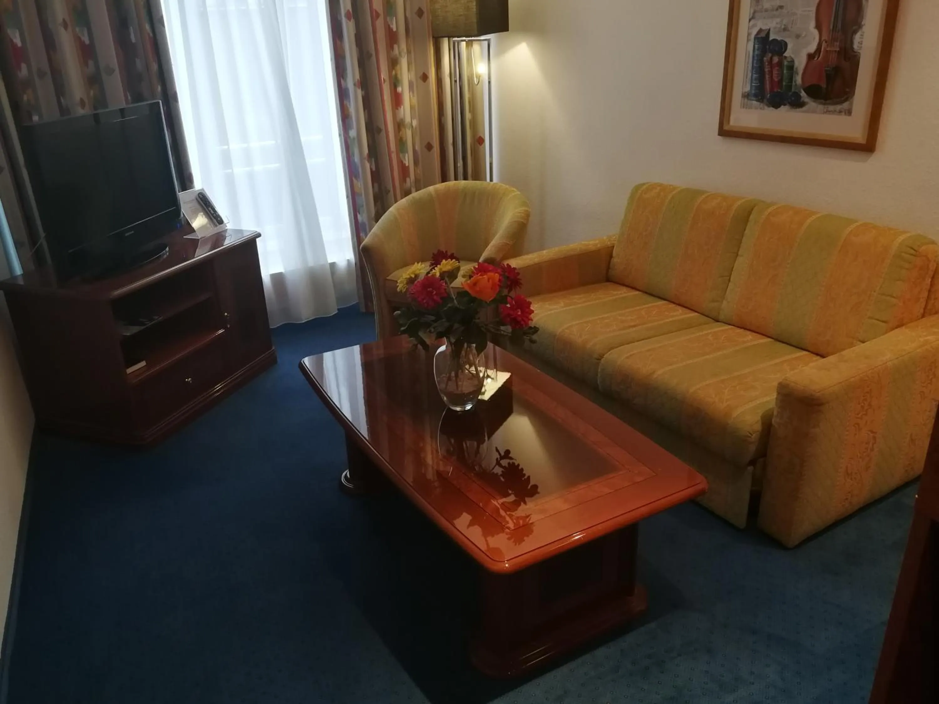 Communal lounge/ TV room in Hotel An der Philharmonie