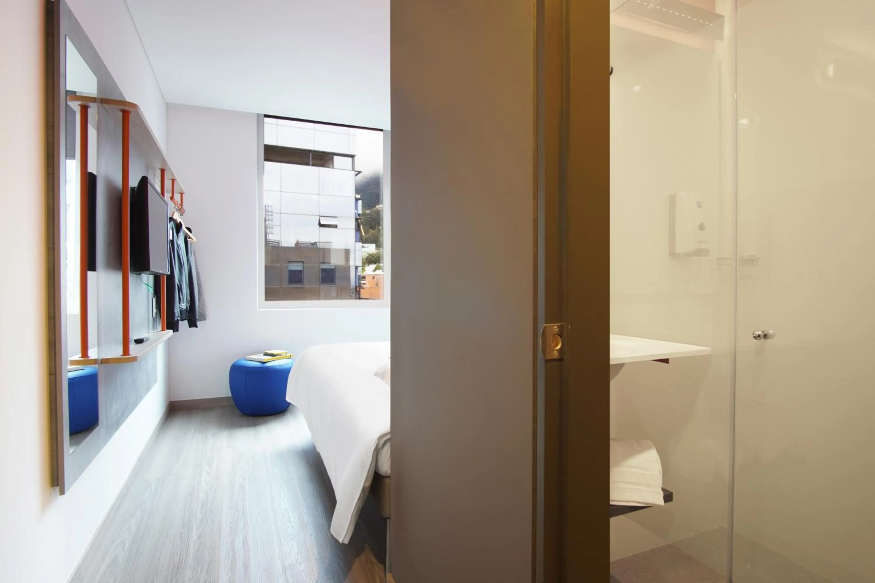 Photo of the whole room, Bed in ibis budget Bogota Marly