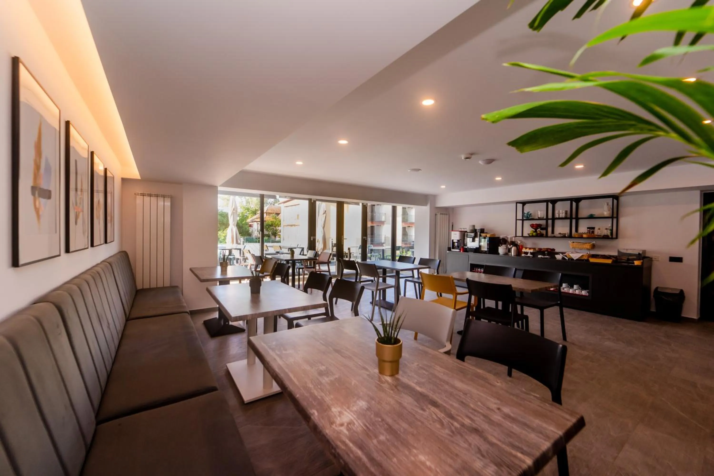 Restaurant/places to eat in Hotel Vigo