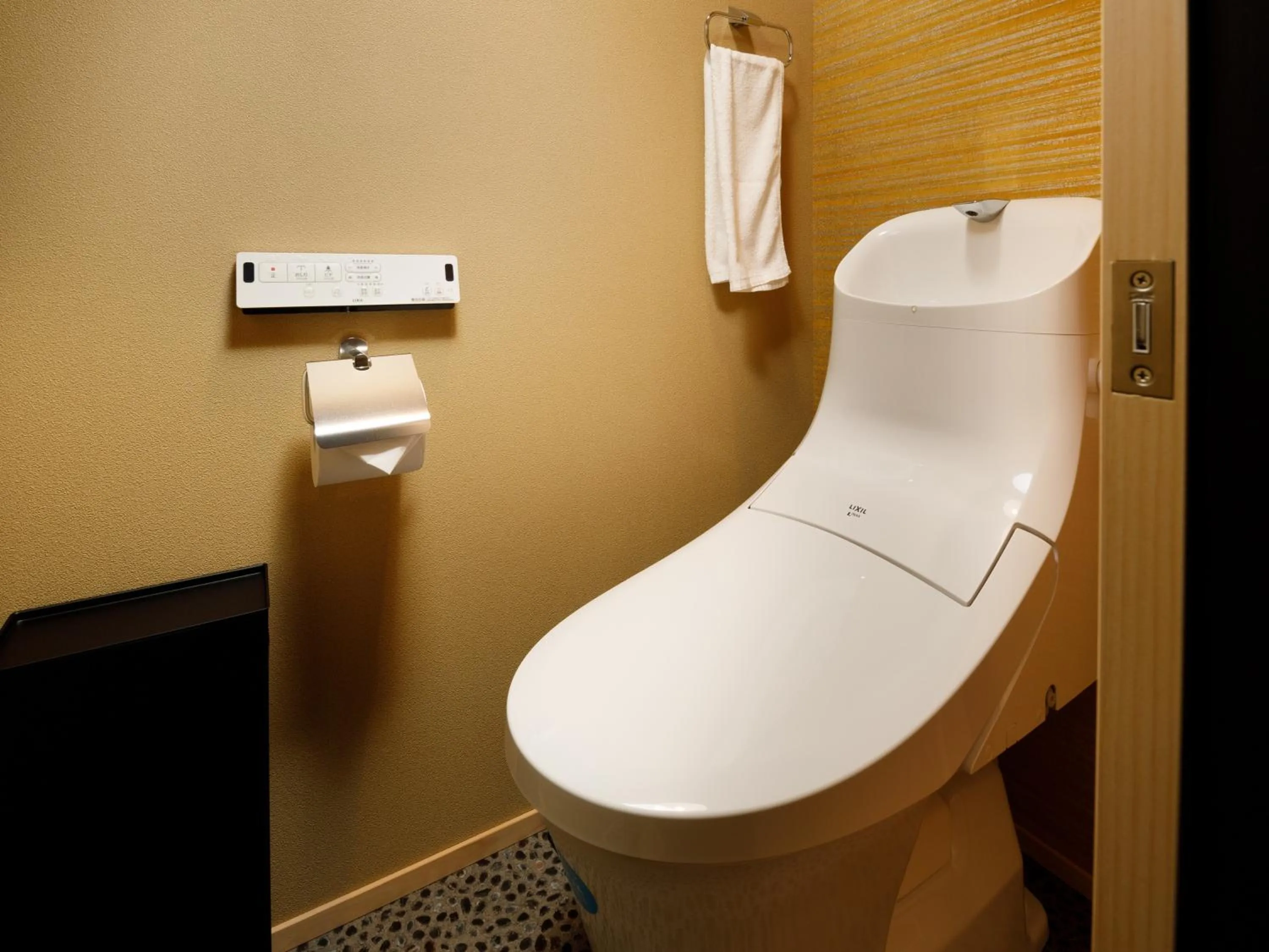 Toilet in Kanade Fushimiinari-Inometei