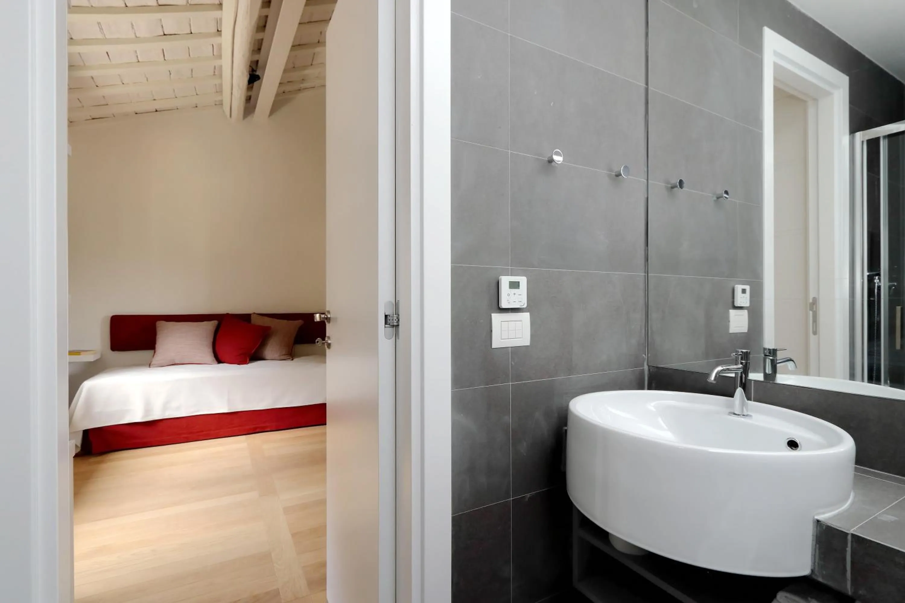 Bathroom, Bed in Il mulino di Trastevere - My Extra Home