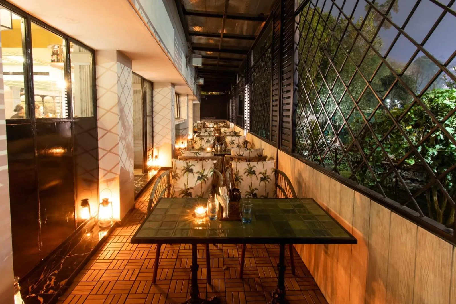 Restaurant/places to eat in Hotel Polo Towers Shillong