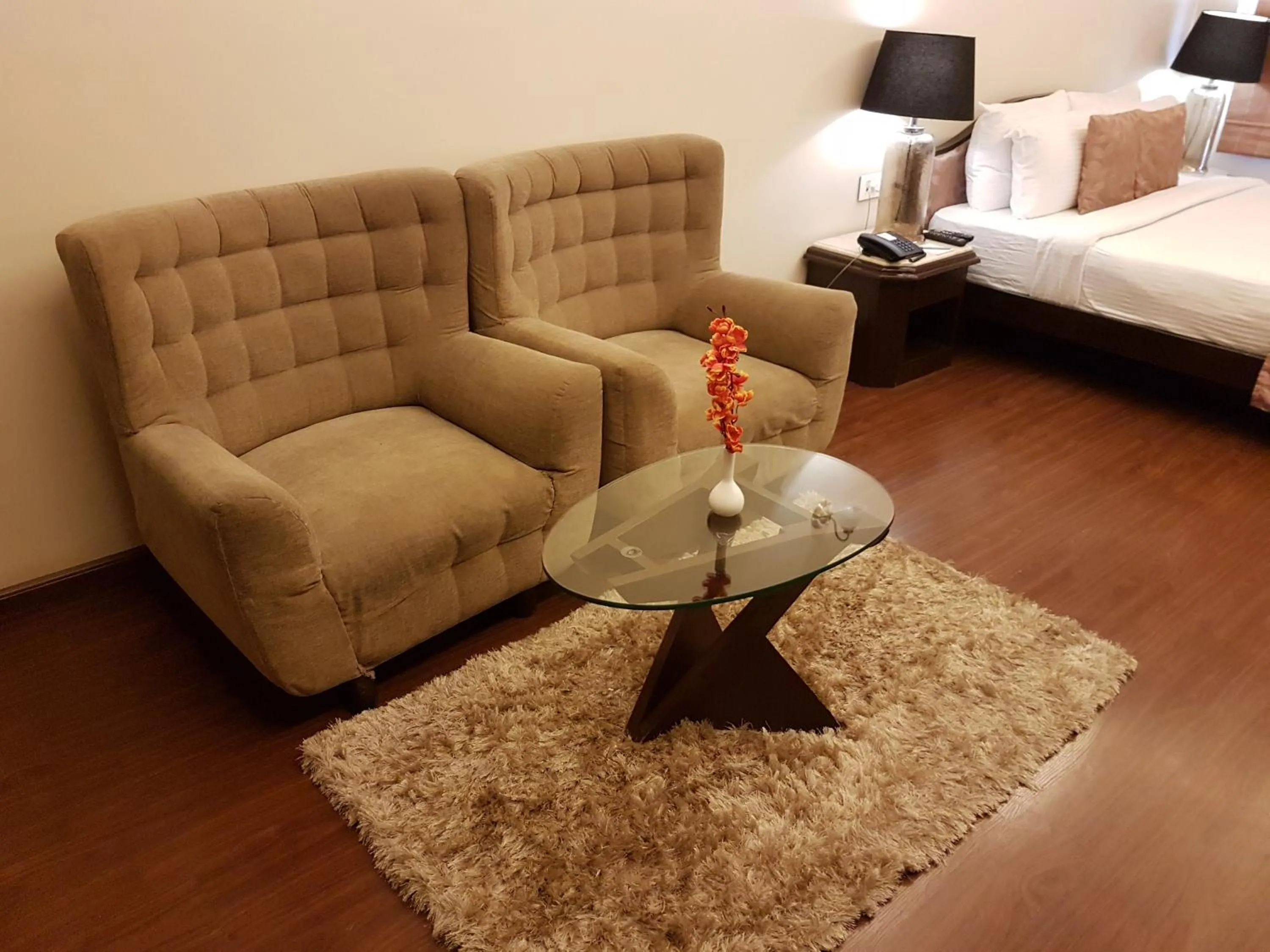 Living room, Bed in Hotel Polo Towers Shillong