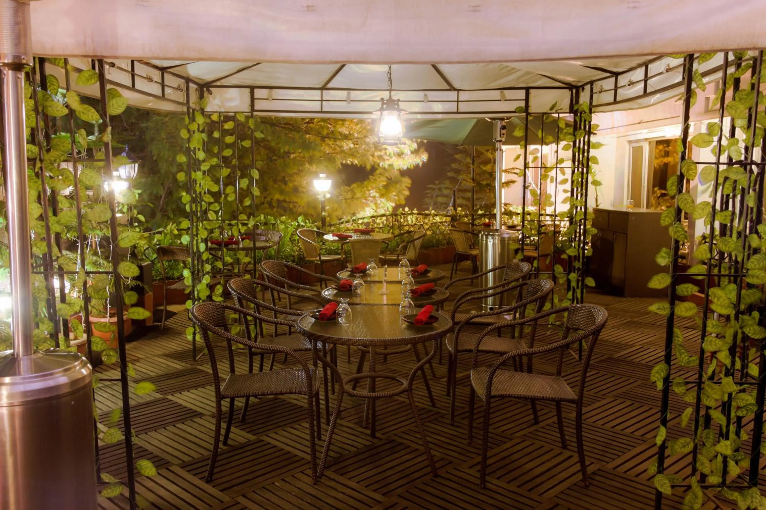 Restaurant/places to eat in Hotel Polo Towers Shillong