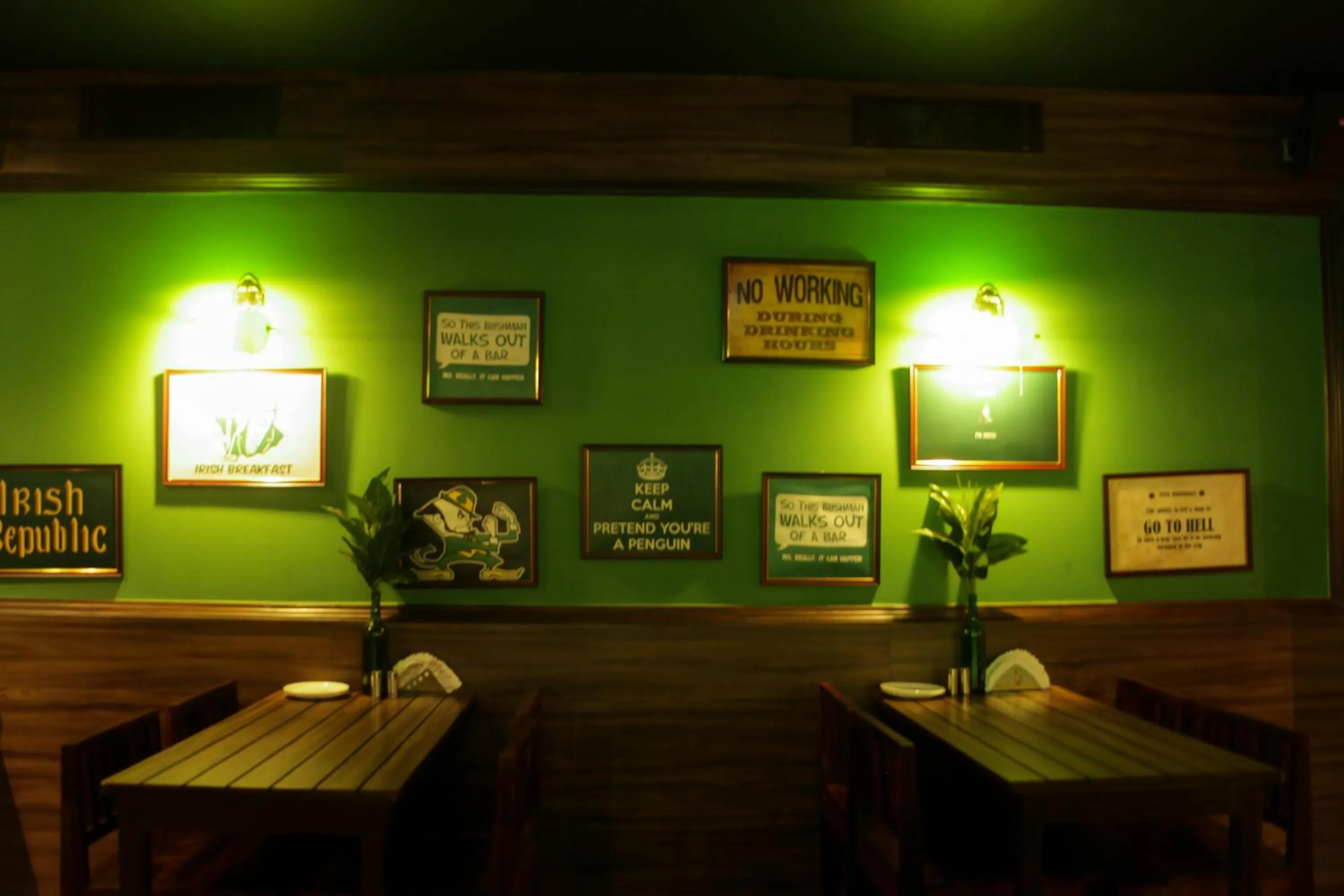 Restaurant/places to eat in Hotel Polo Towers Shillong