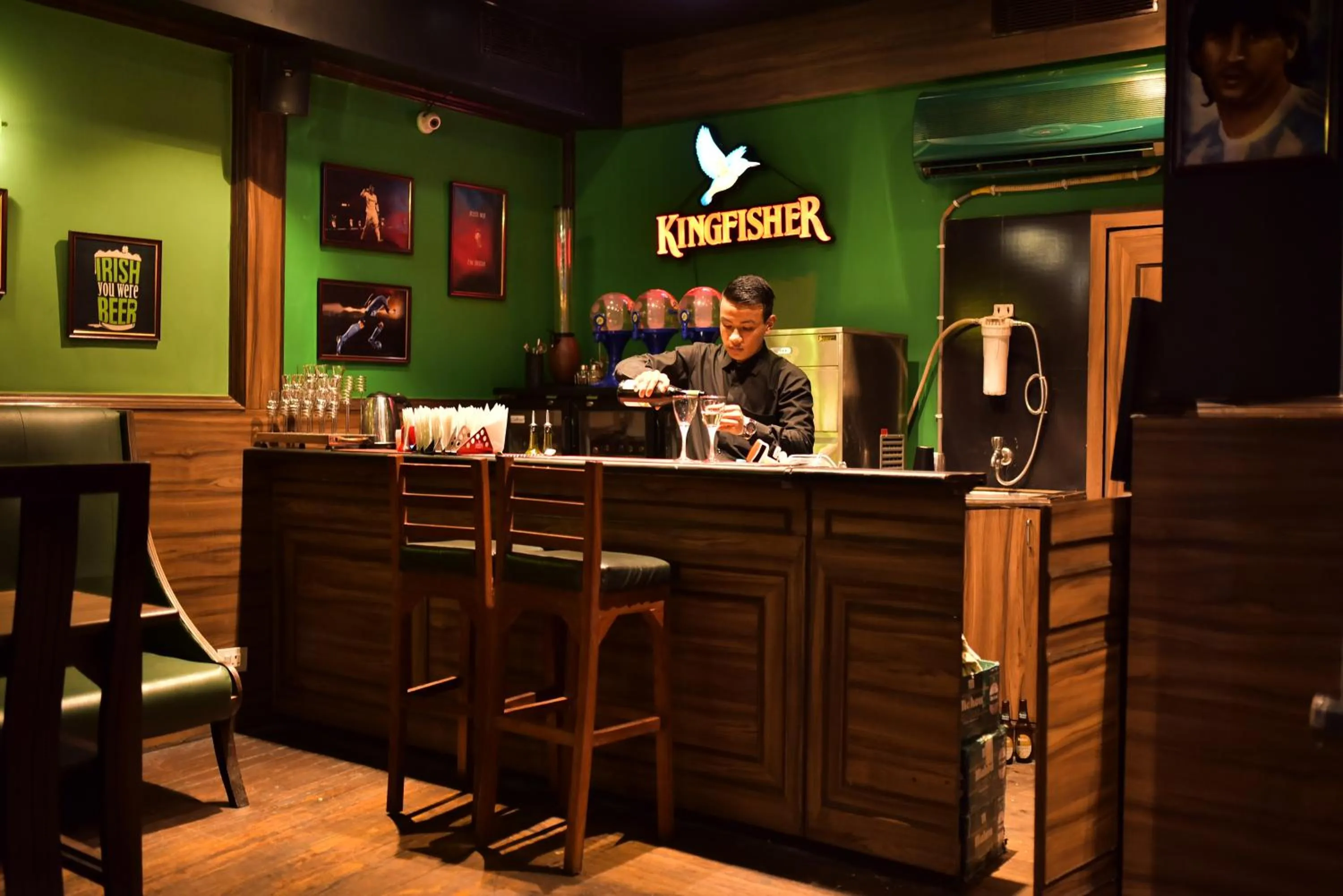 Restaurant/places to eat in Hotel Polo Towers Shillong