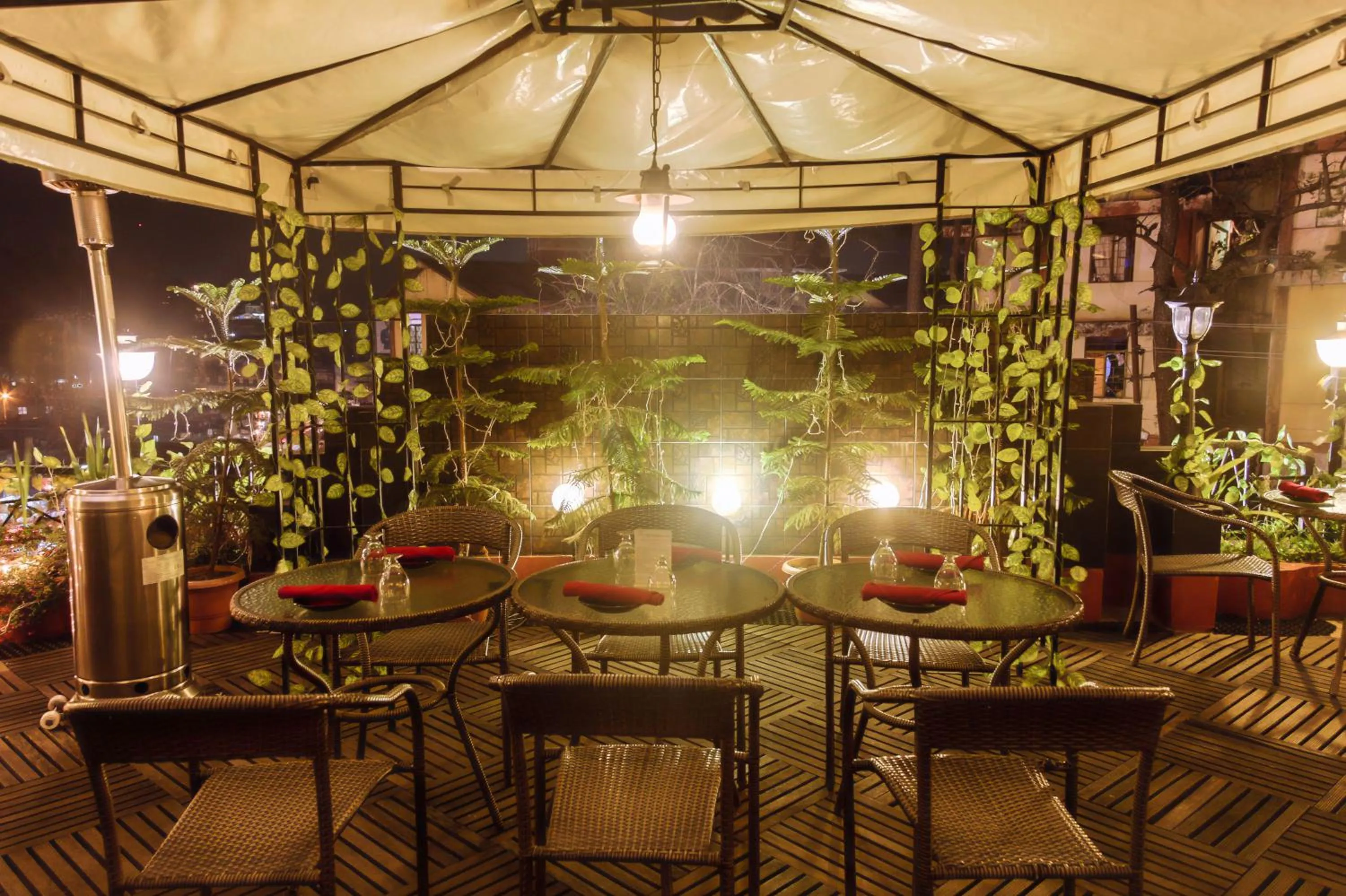 Restaurant/places to eat in Hotel Polo Towers Shillong