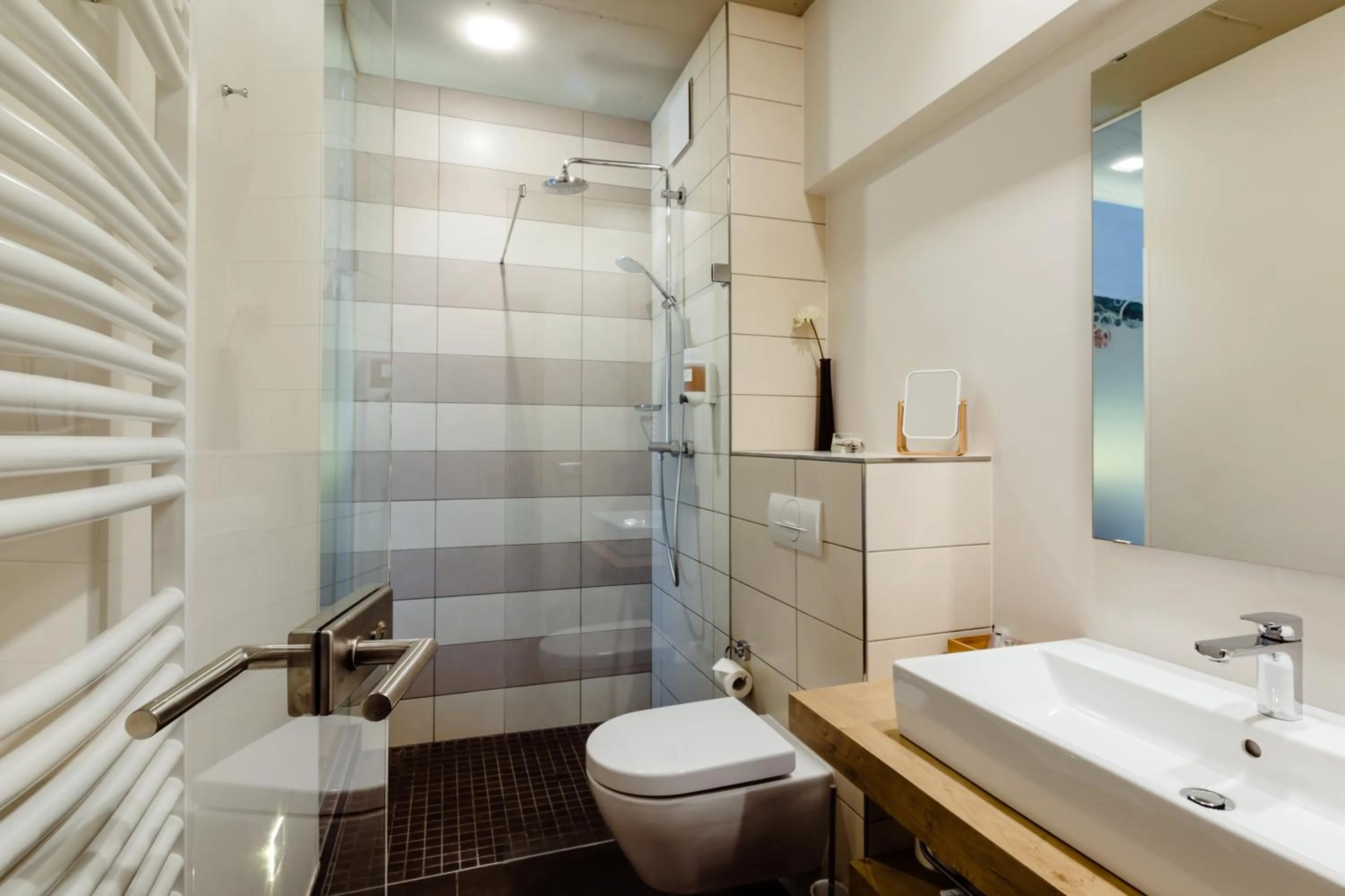 Shower in Hotel Martha