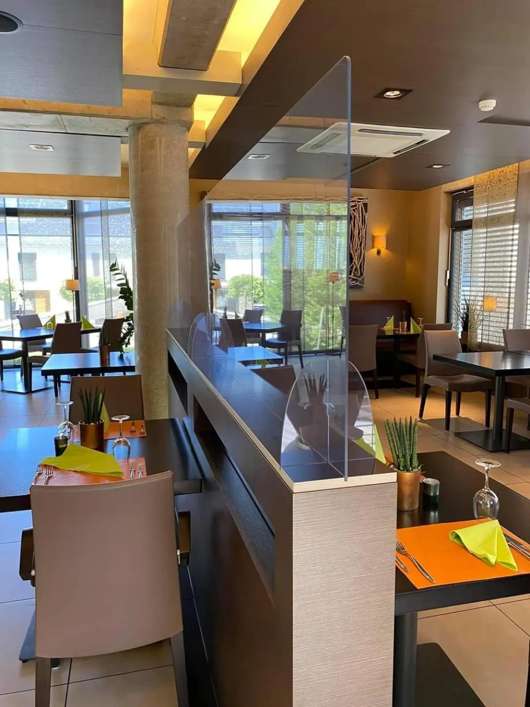 Restaurant/places to eat in Hotel Martha