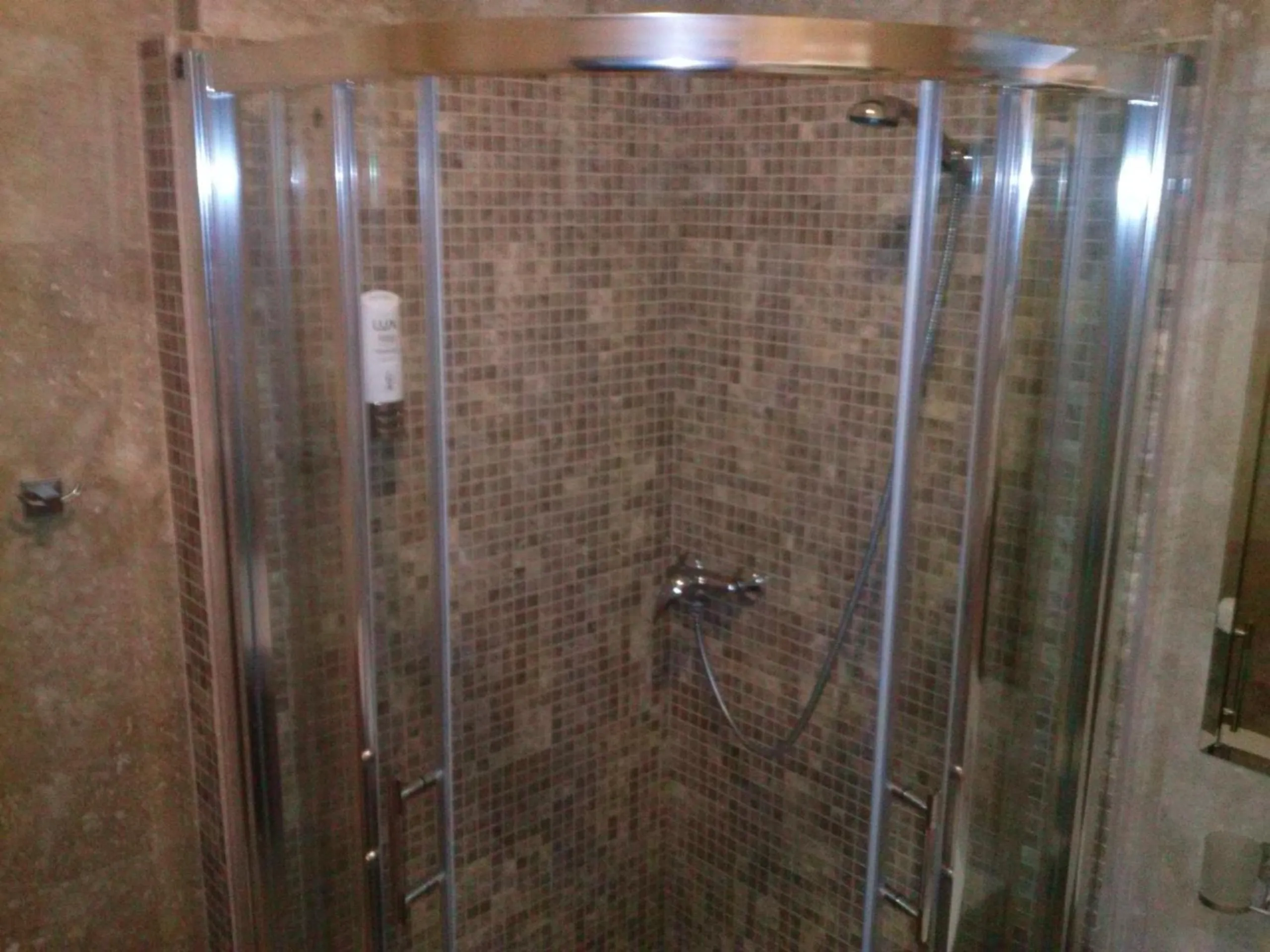 Bathroom in Hotel Victoria