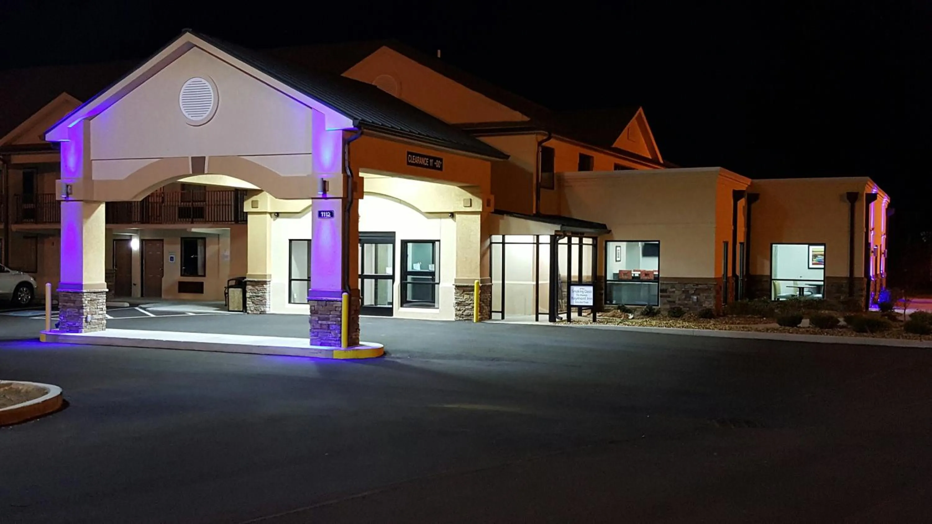 Facade/entrance in Baymont by Wyndham Clarksville