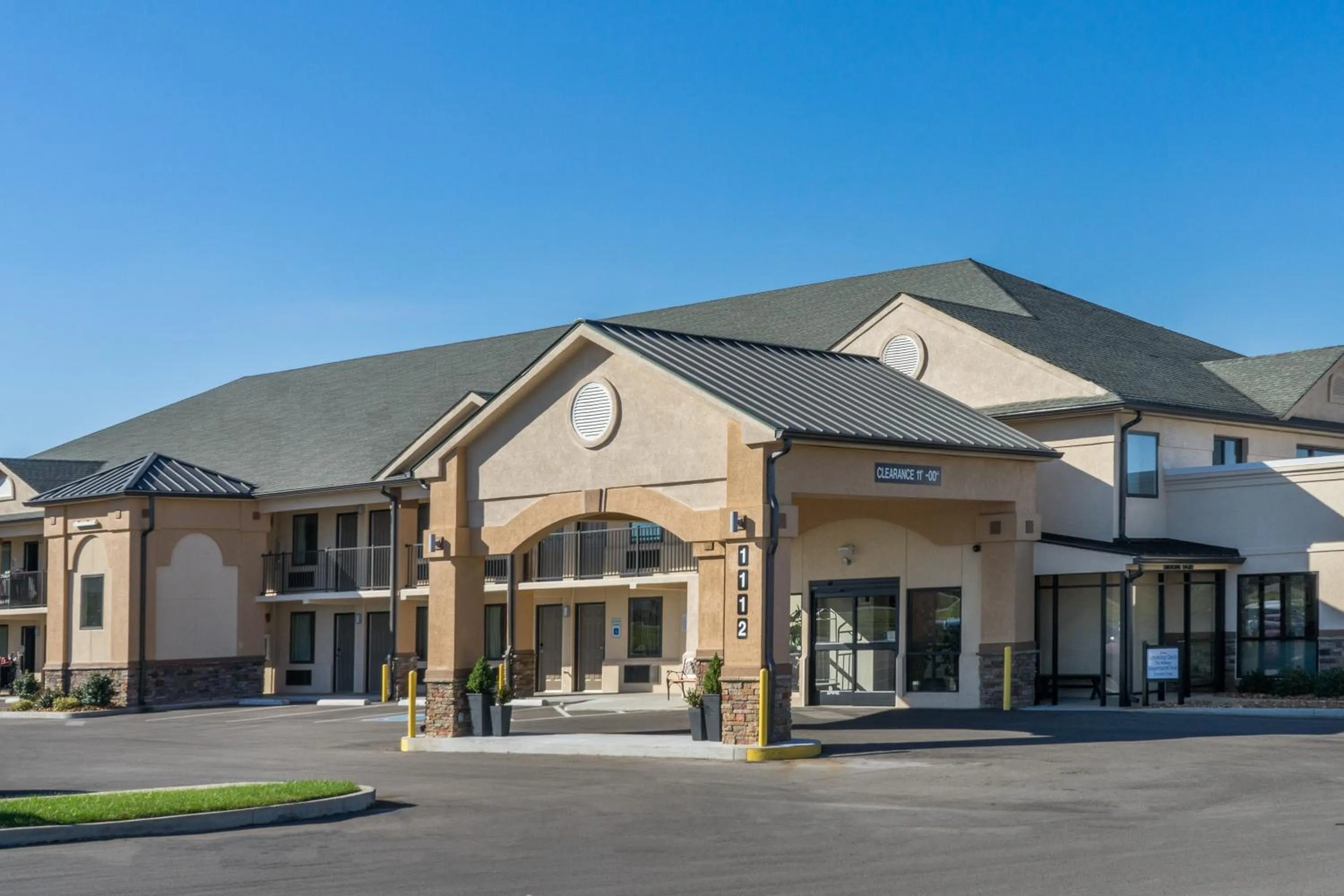 Facade/entrance in Baymont by Wyndham Clarksville