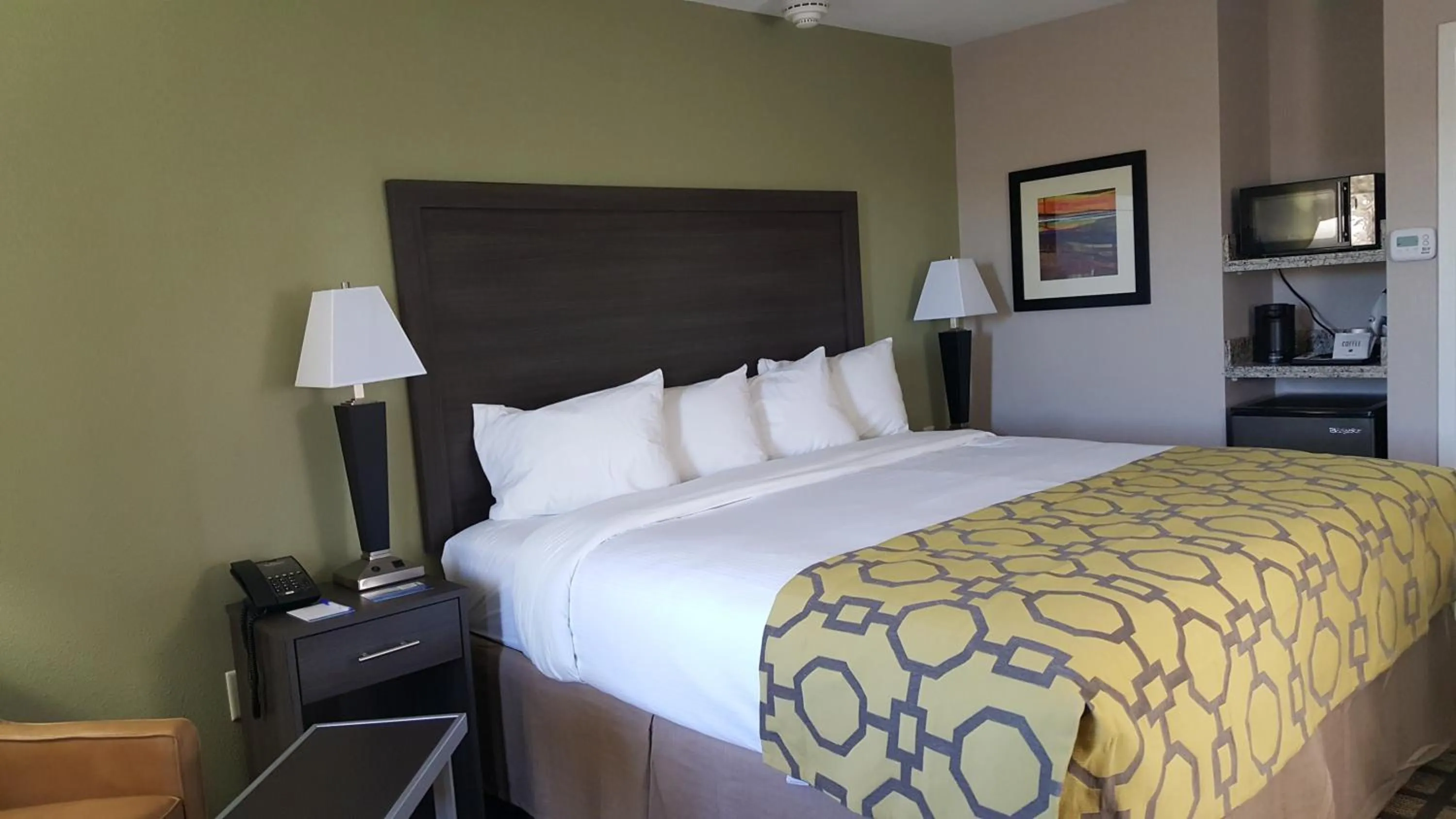 Photo of the whole room, Bed in Baymont by Wyndham Clarksville