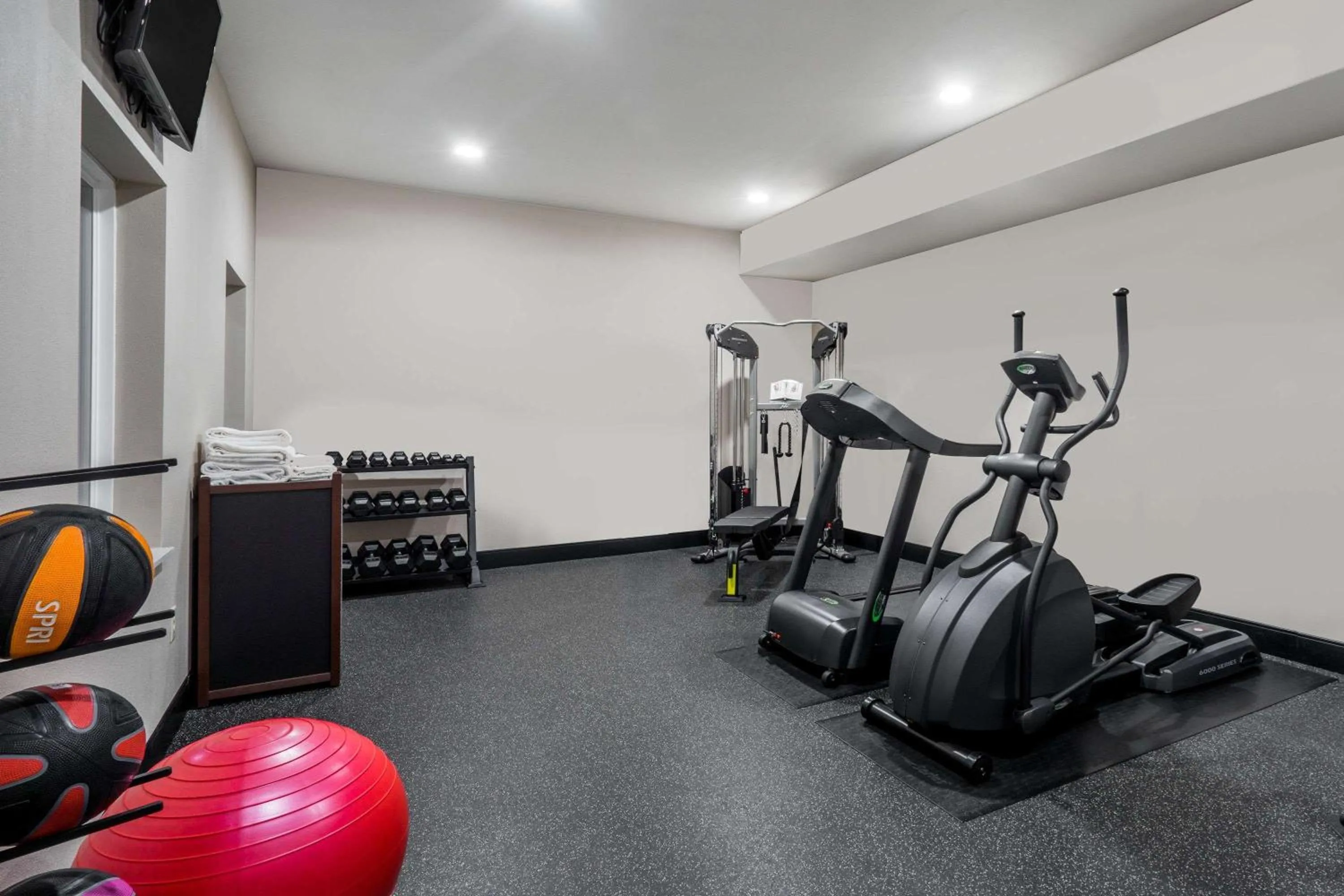 Fitness centre/facilities in Baymont by Wyndham Clarksville