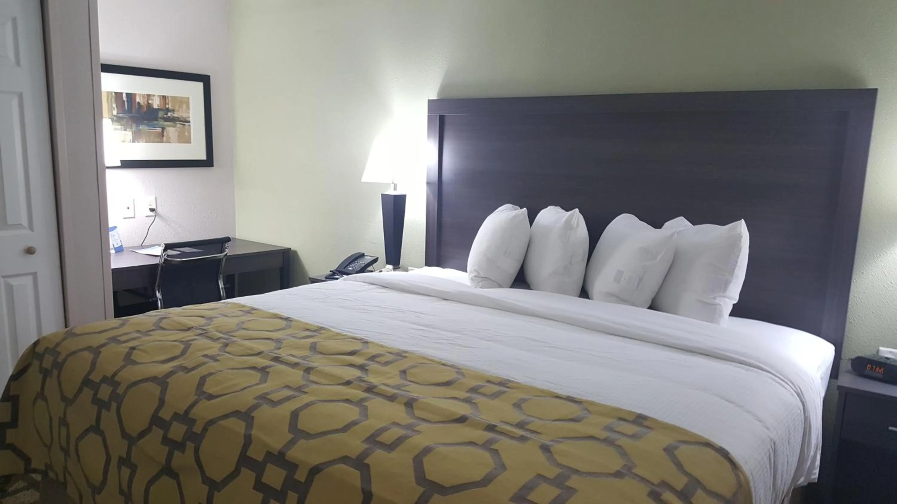 Bedroom, Bed in Baymont by Wyndham Clarksville