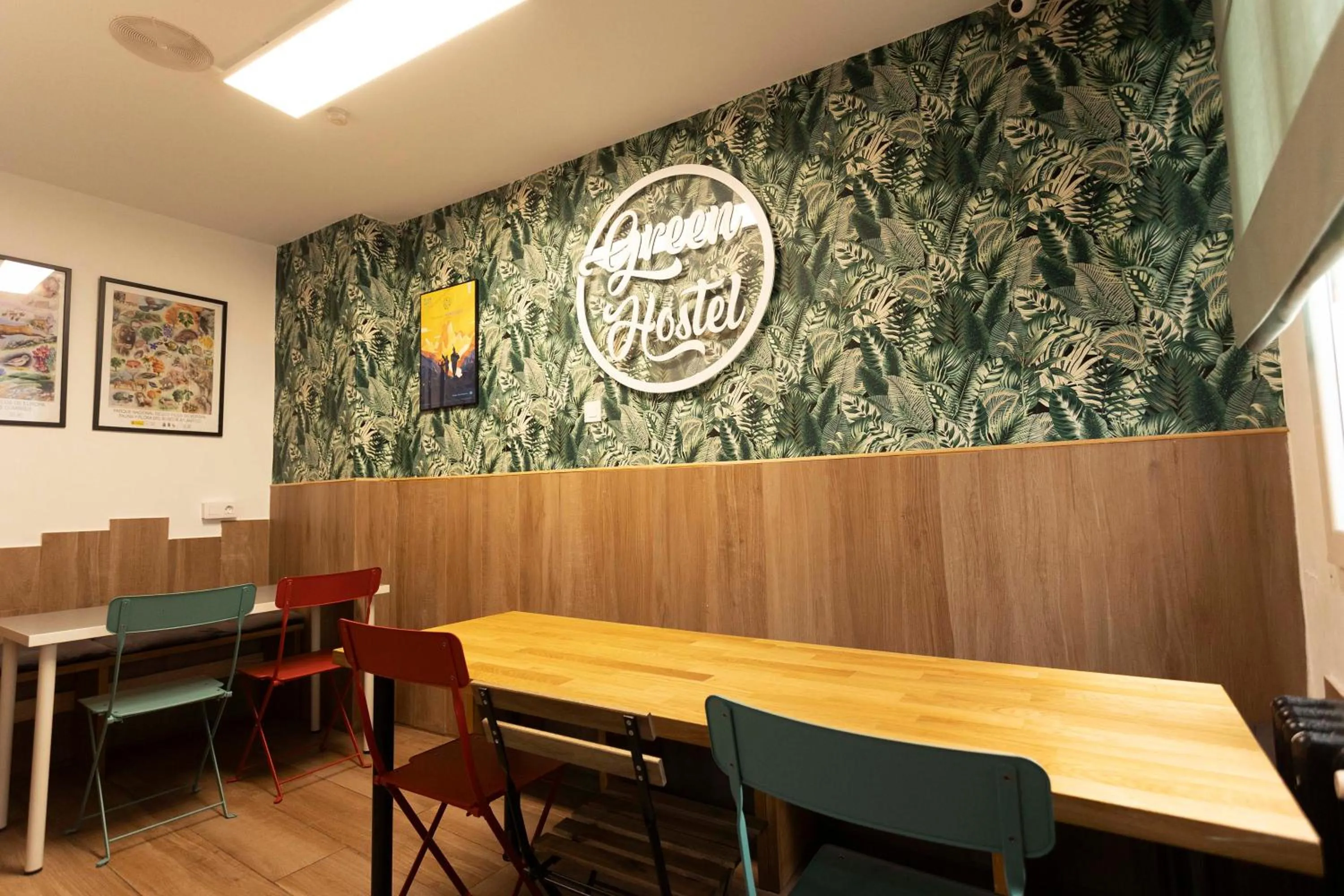 Seating area in Green Hostel Oviedo