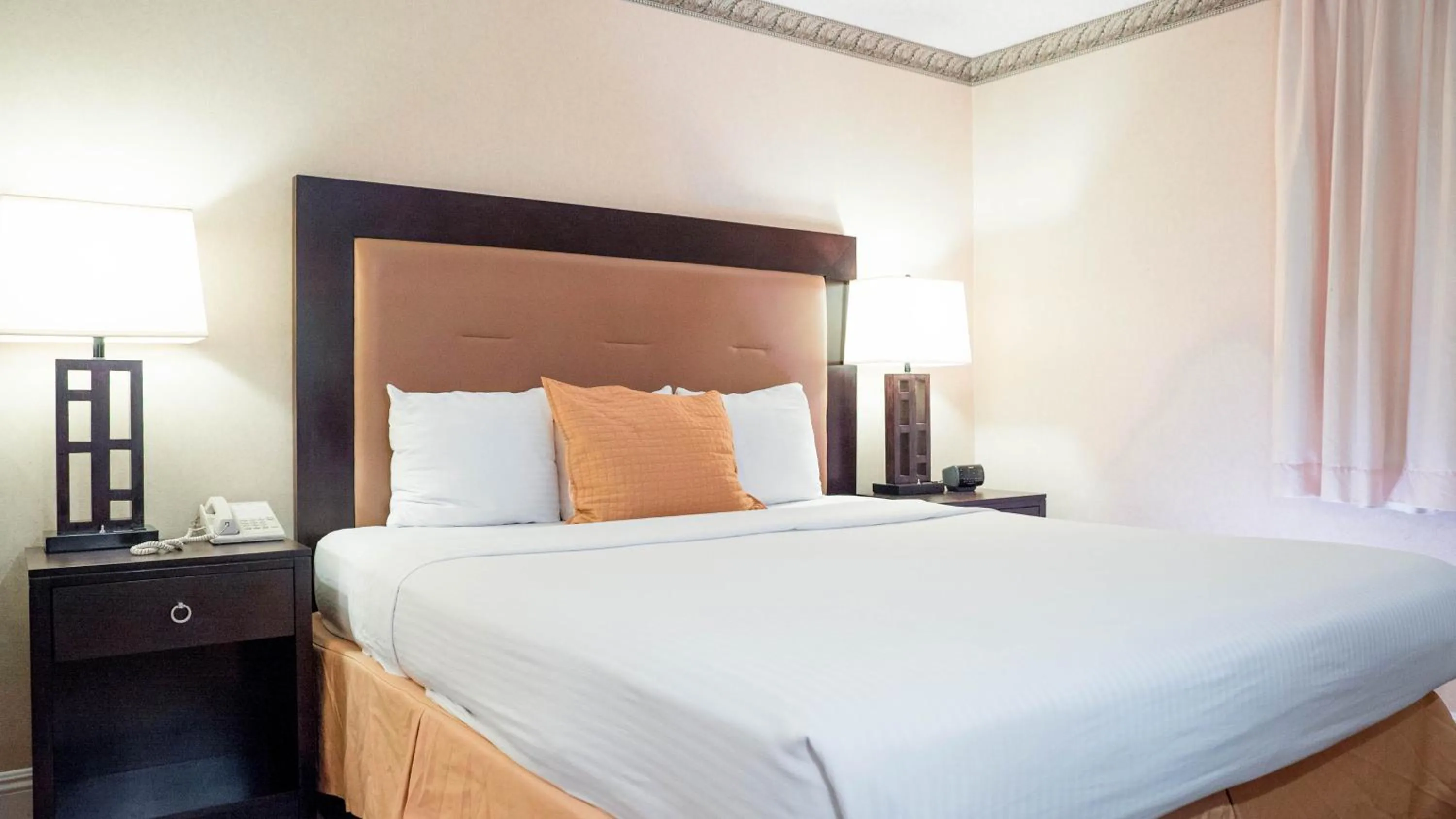 Bedroom, Bed in Studio 6 Anaheim Hills CA