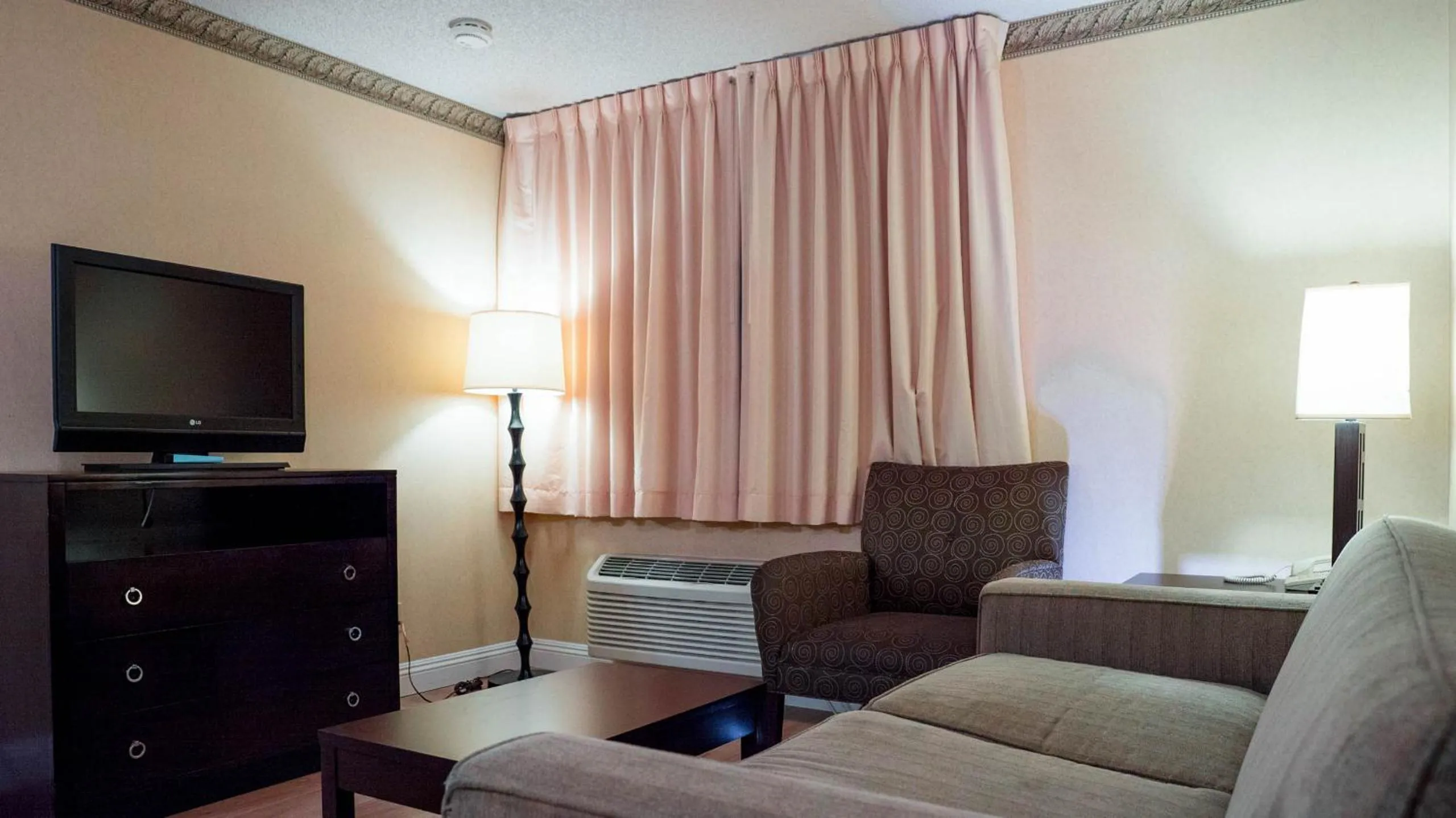 TV and multimedia in Studio 6 Anaheim Hills CA