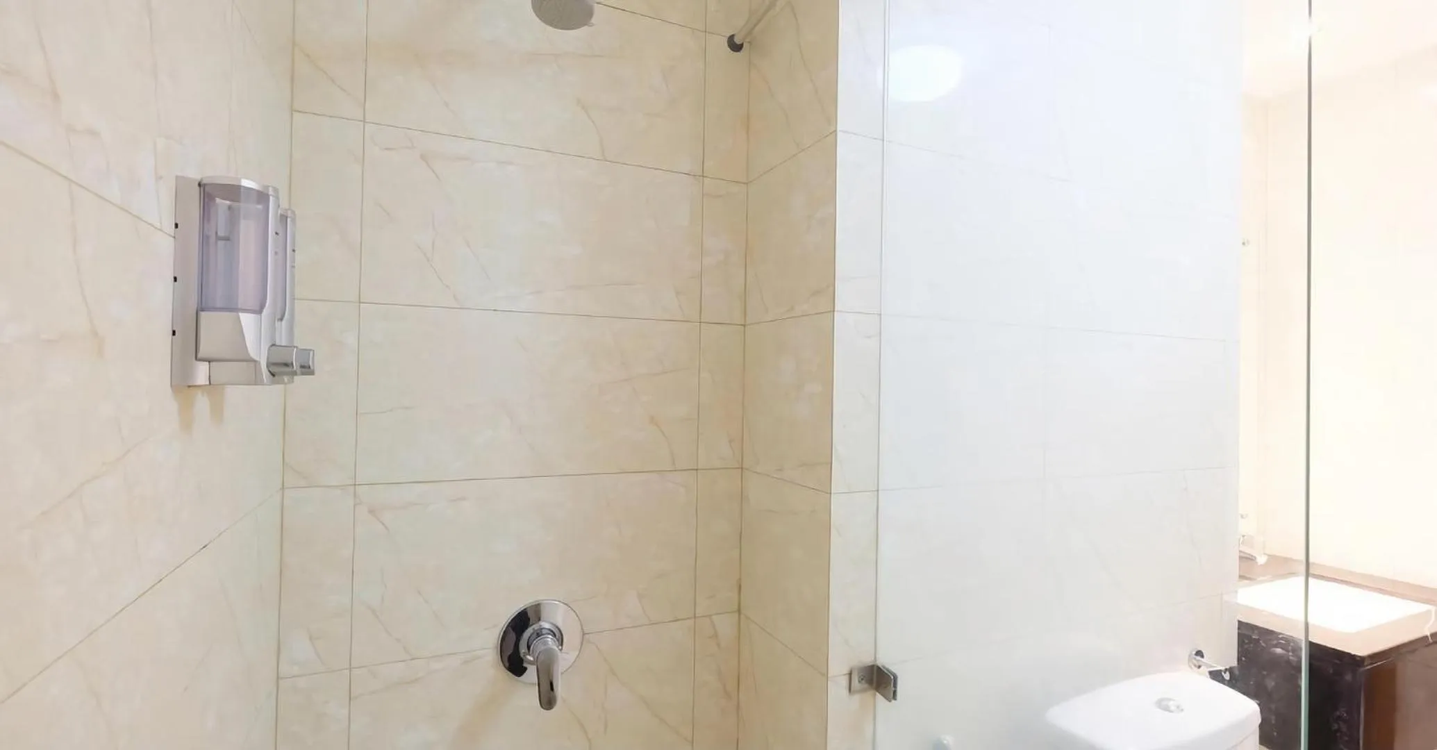 Shower in Cozy & Elegant The Mansion Jasmine Tower Capilano