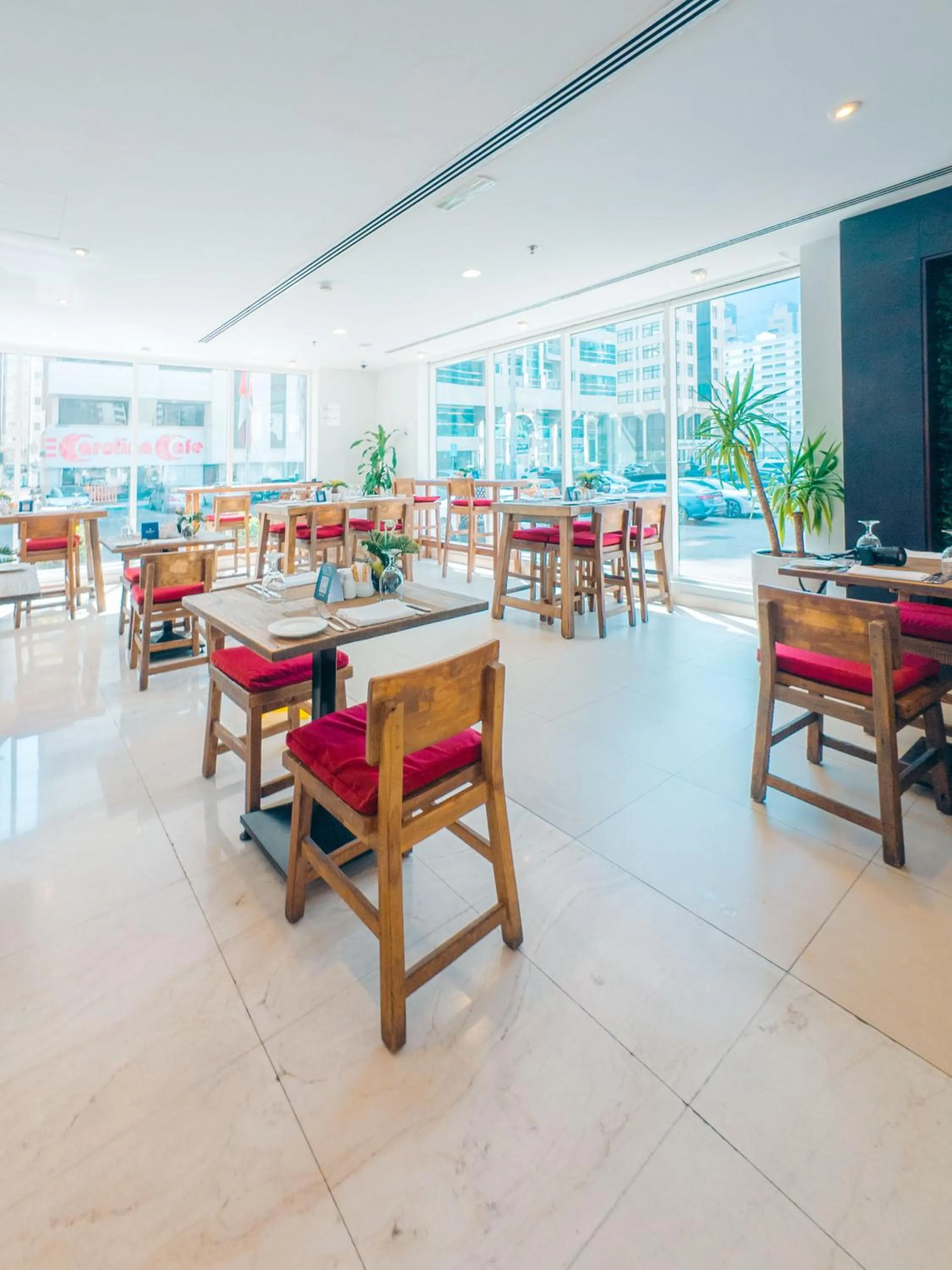 Restaurant/places to eat in Kingsgate Hotel by Millennium