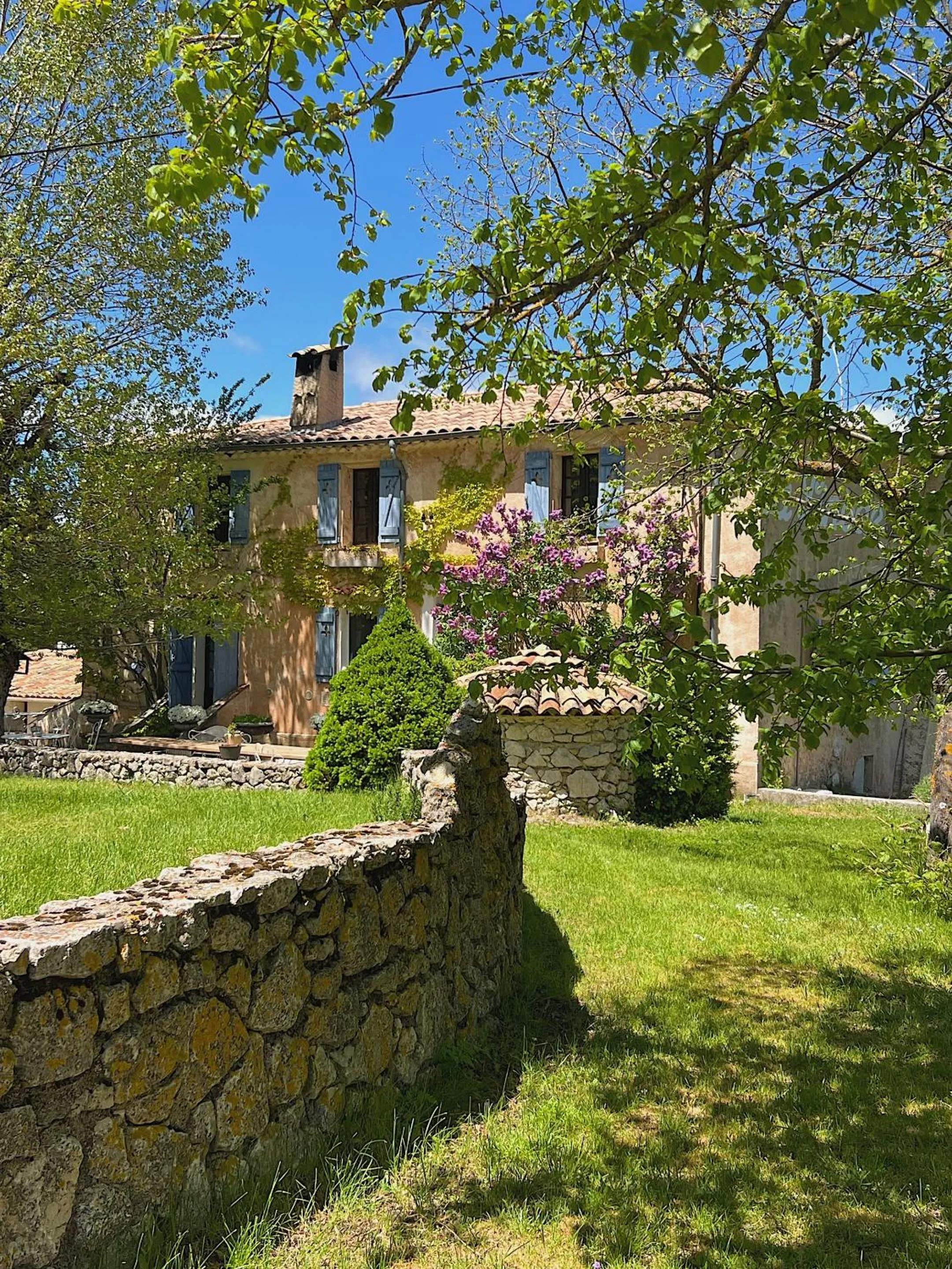 Property building in La Bastide des Pins