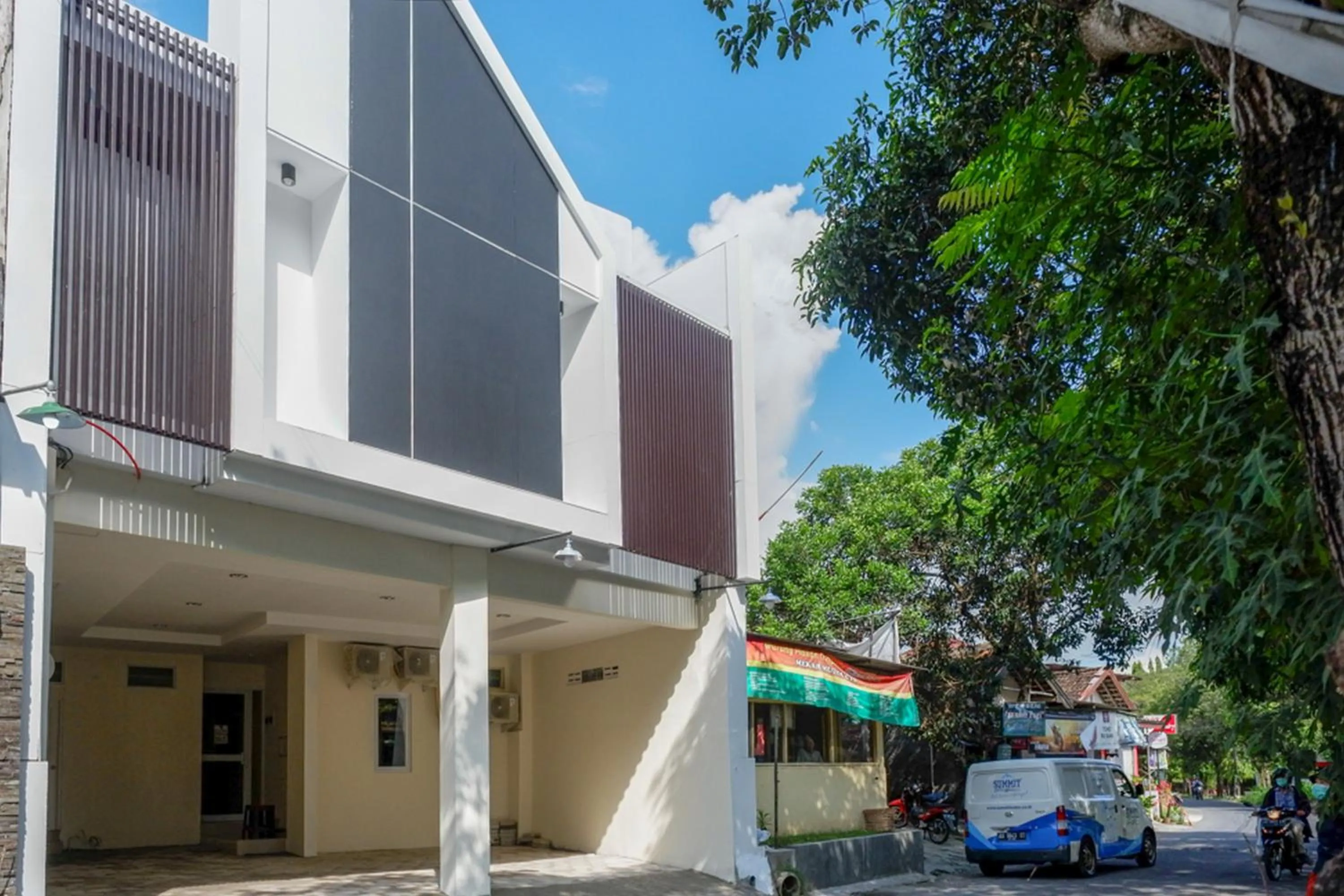 Property building in RedDoorz near Ambarrukmo Plaza Mall