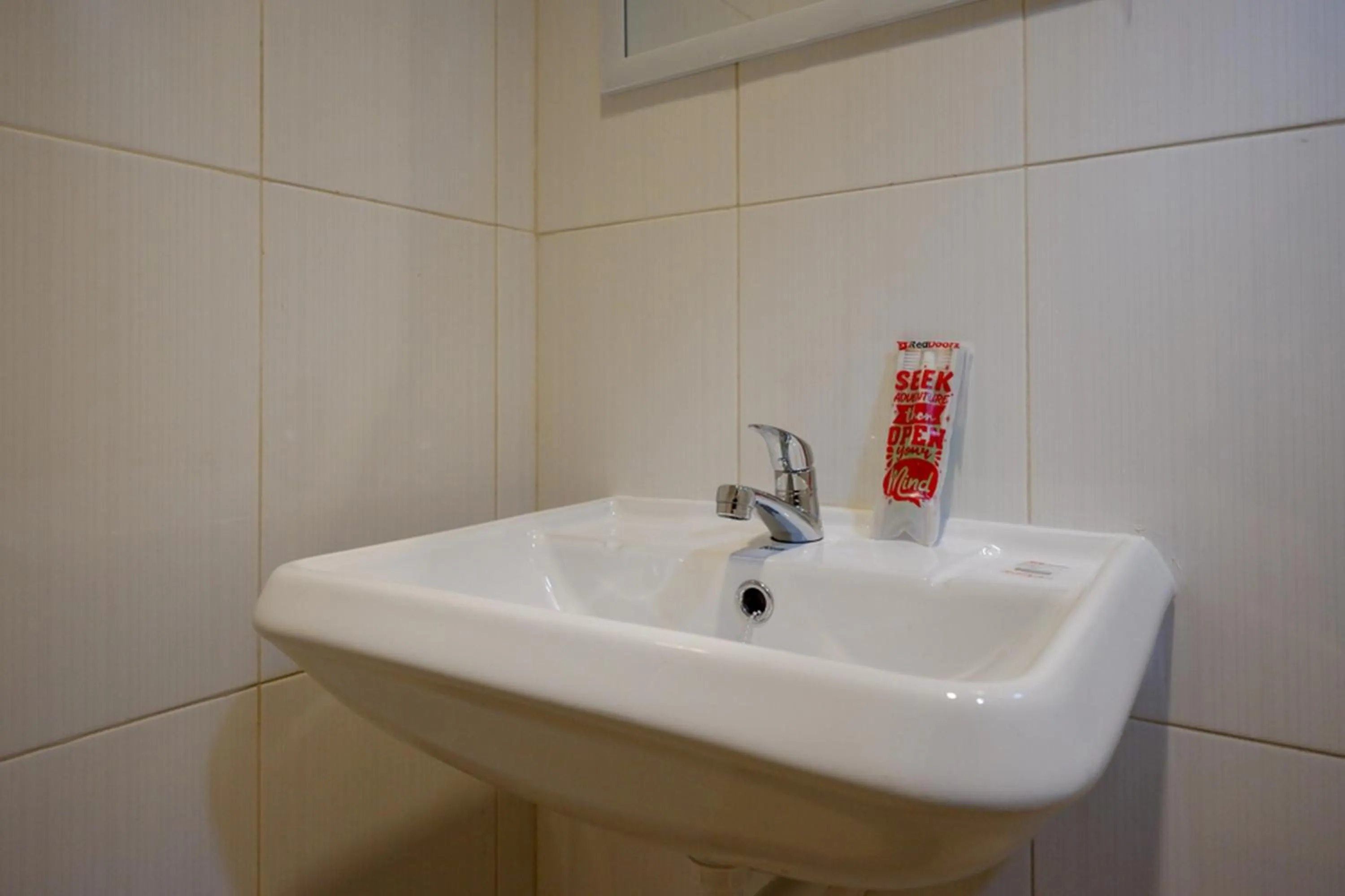 Bathroom in RedDoorz near Ambarrukmo Plaza Mall