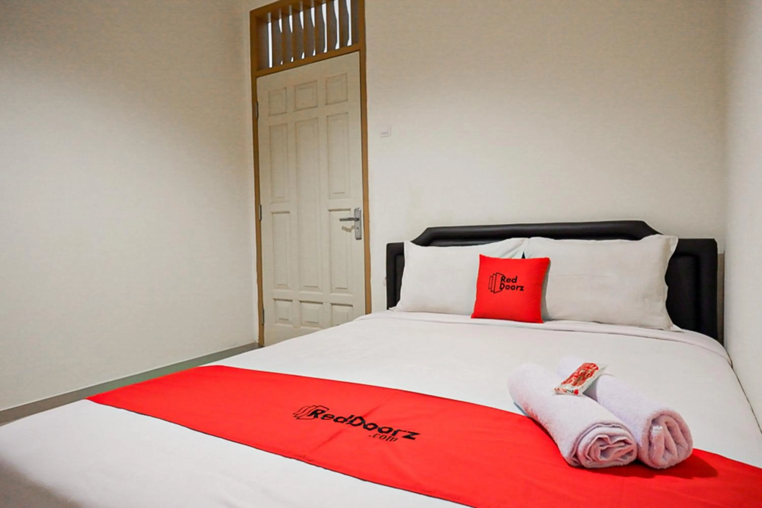 Bedroom, Bed in RedDoorz near Ambarrukmo Plaza Mall