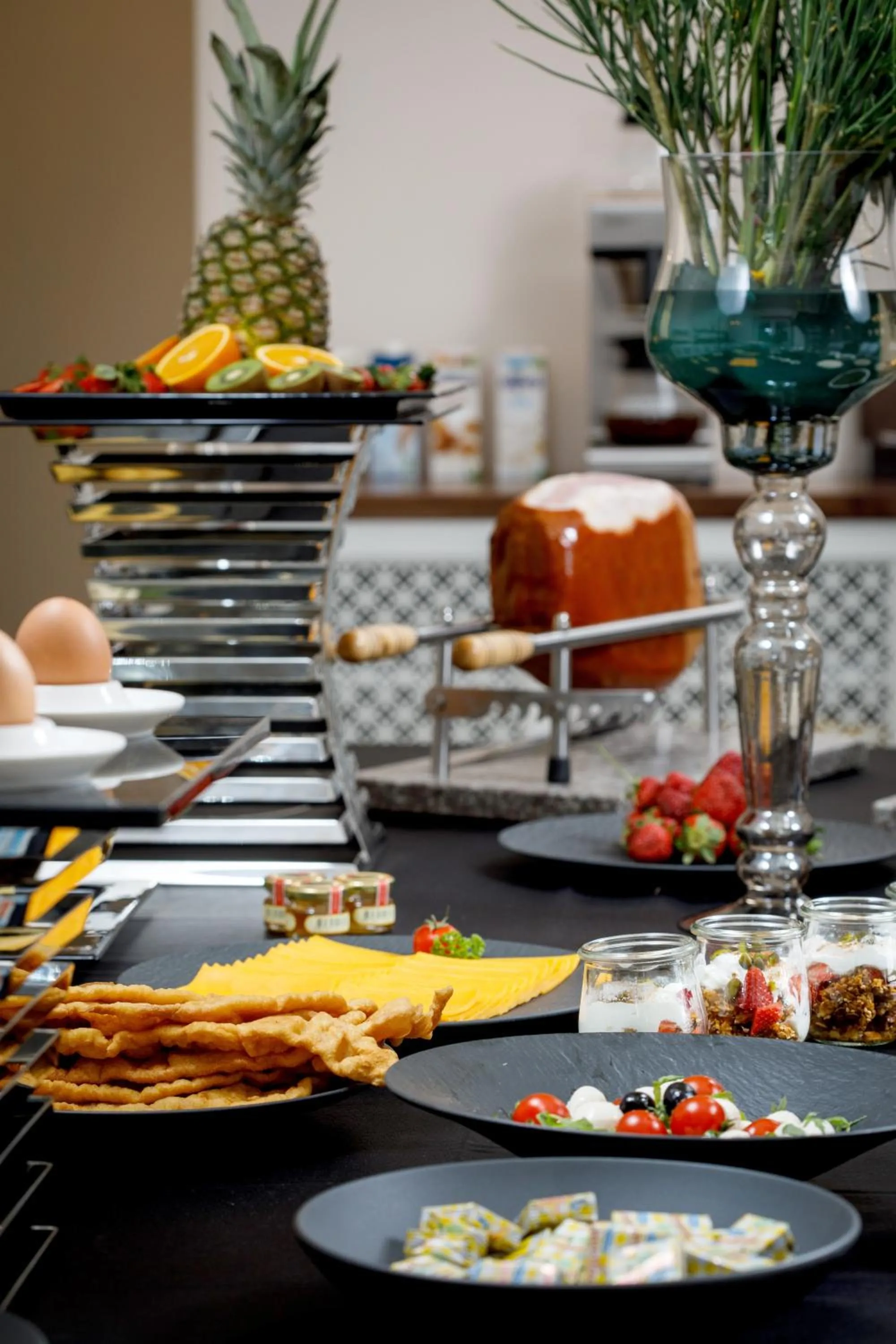 Restaurant/places to eat in Heritage hotel Santa Lucia