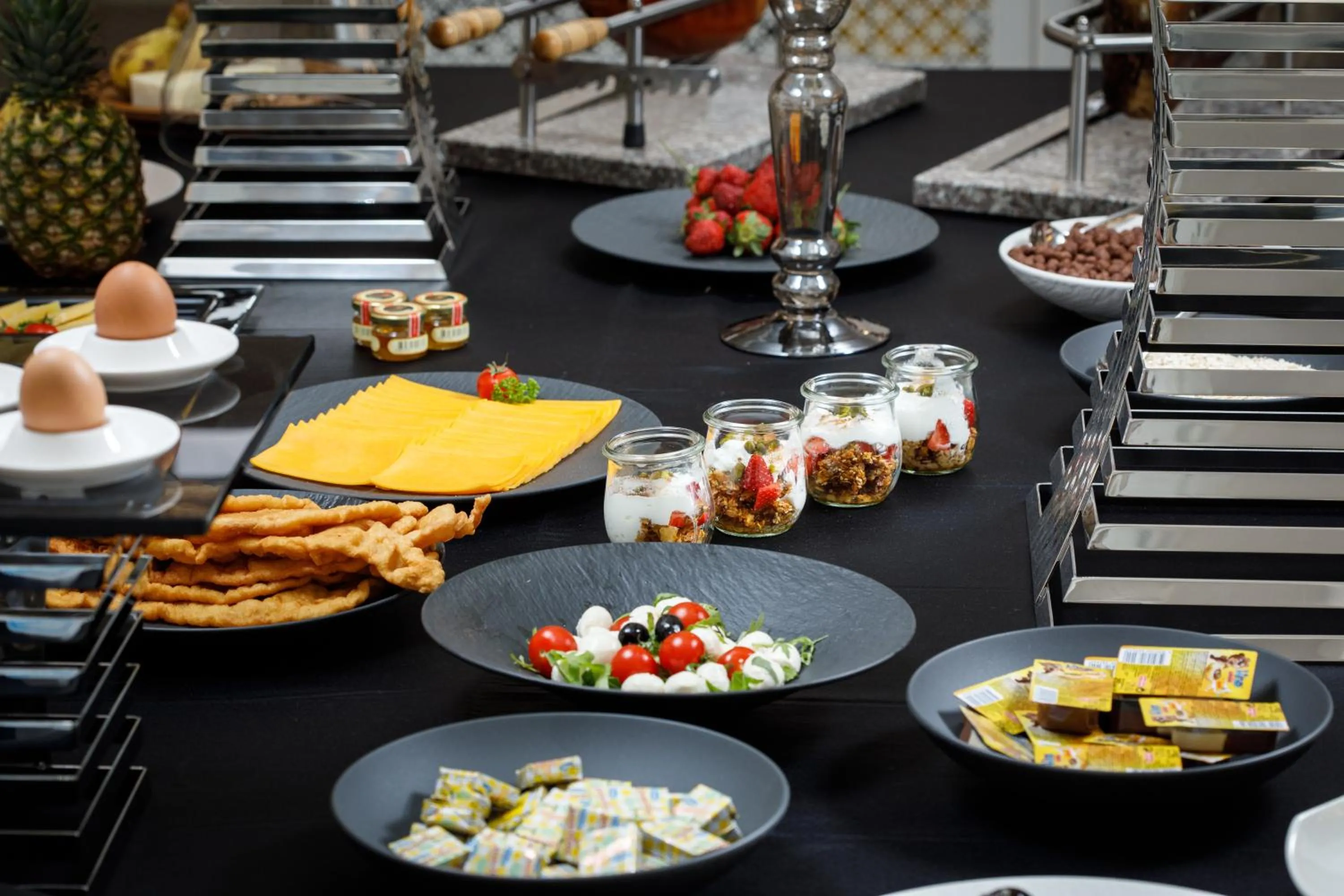 Restaurant/places to eat in Heritage hotel Santa Lucia