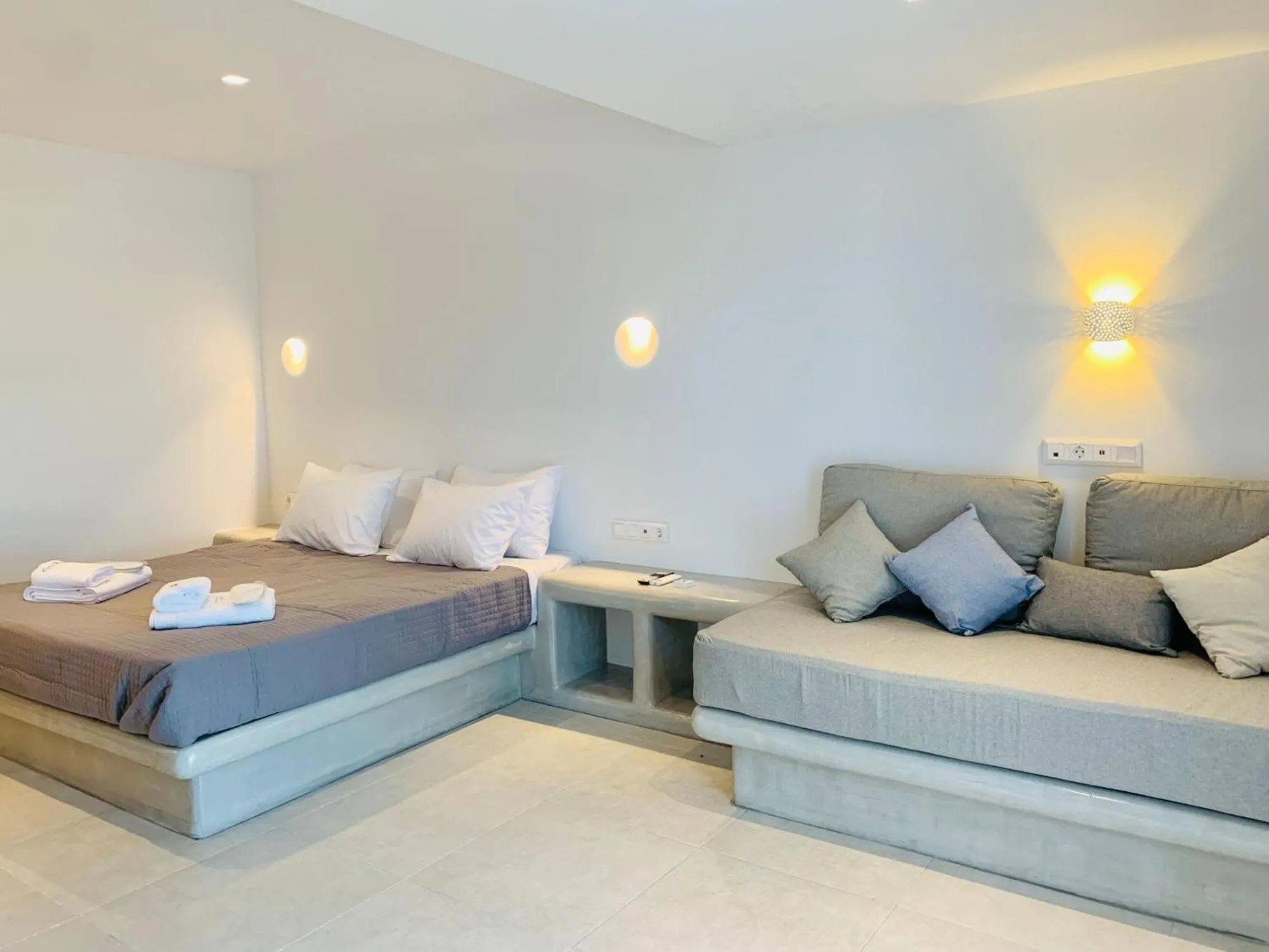 Bedroom, Bed in Crystal Dreams