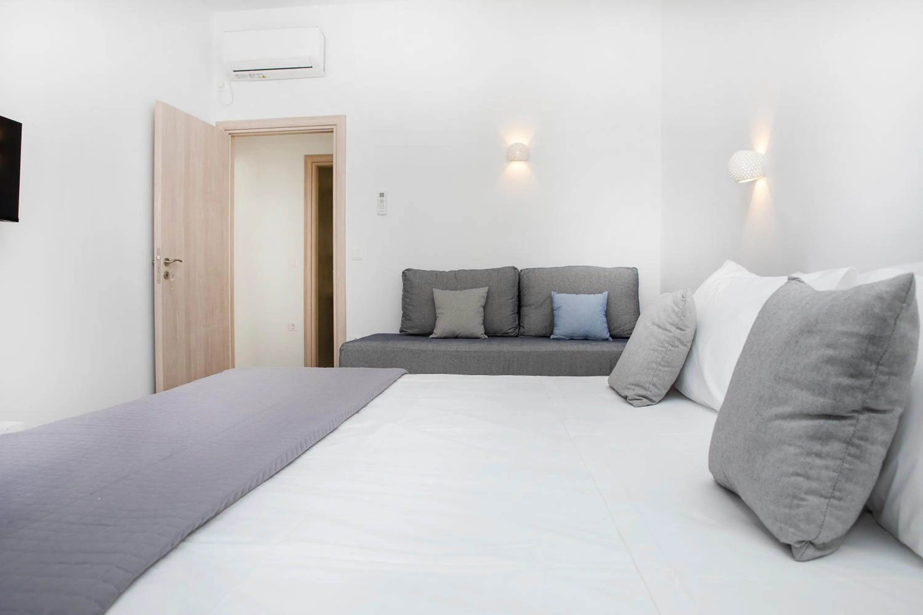 Bed in Crystal Dreams