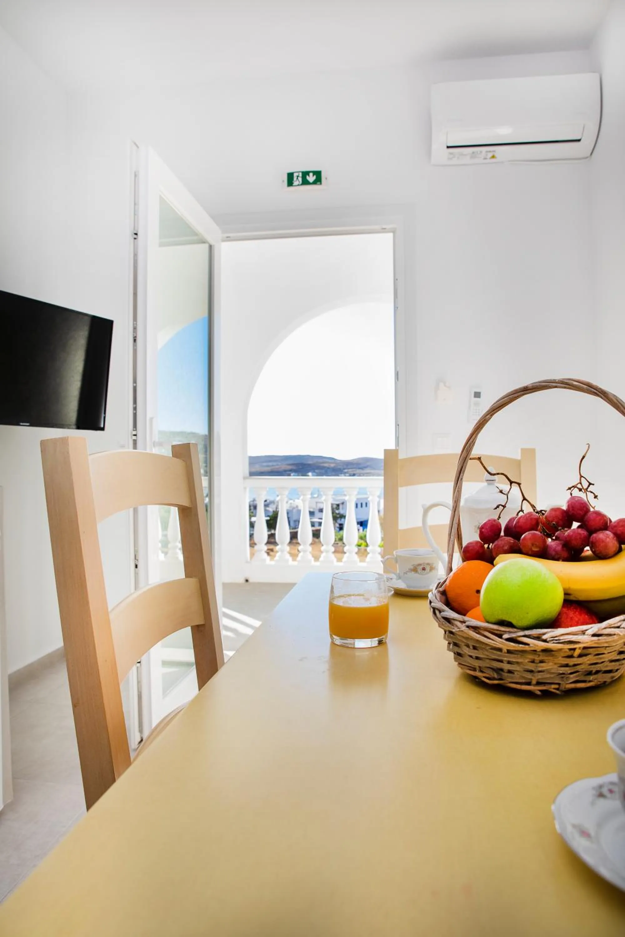 Dining area in Crystal Dreams