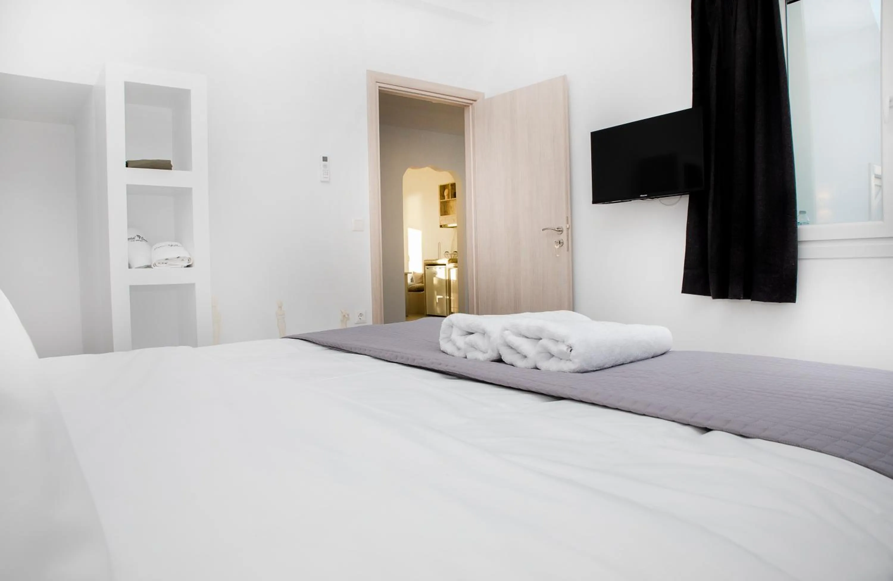 Bedroom, Bed in Crystal Dreams