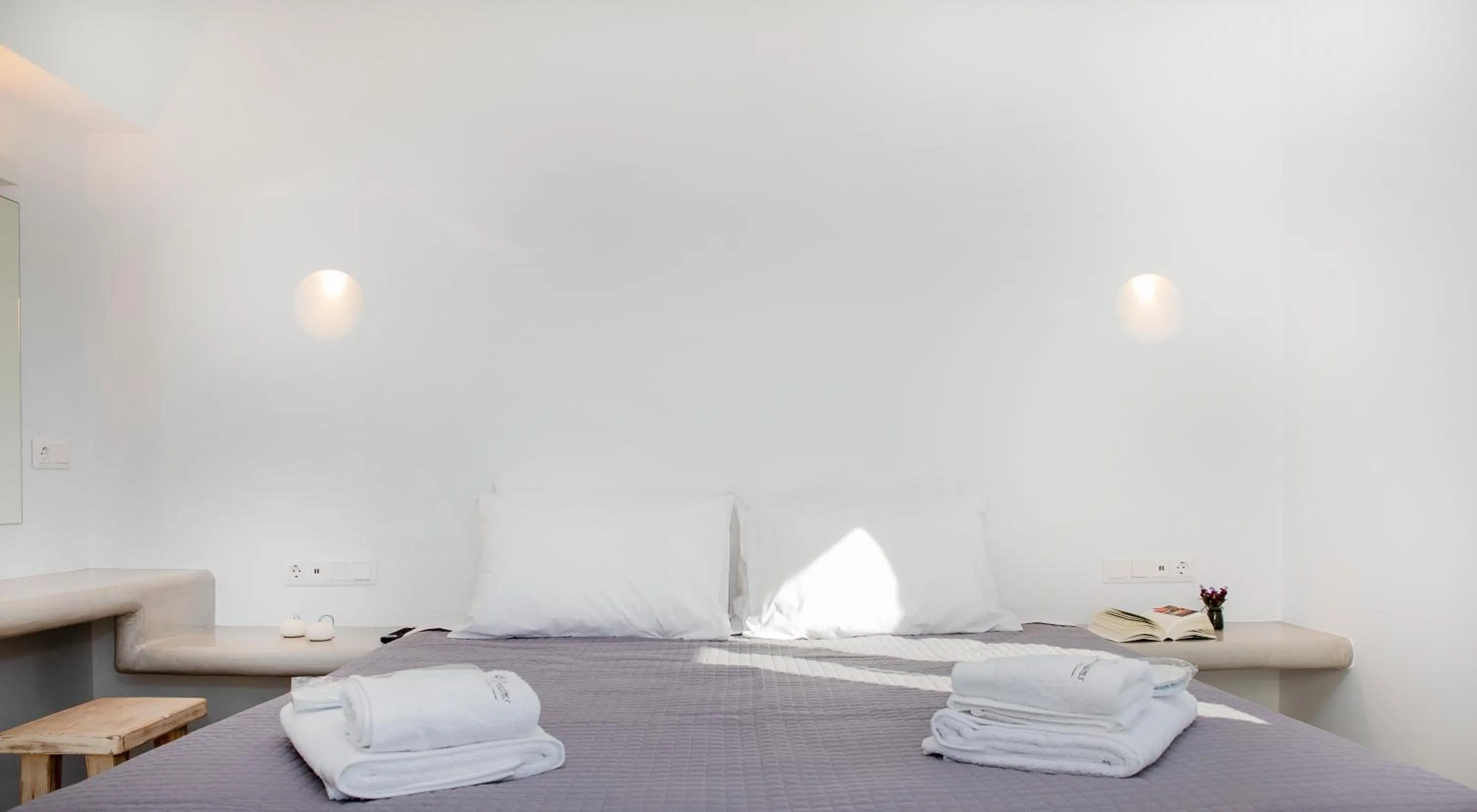 Bedroom, Bed in Crystal Dreams