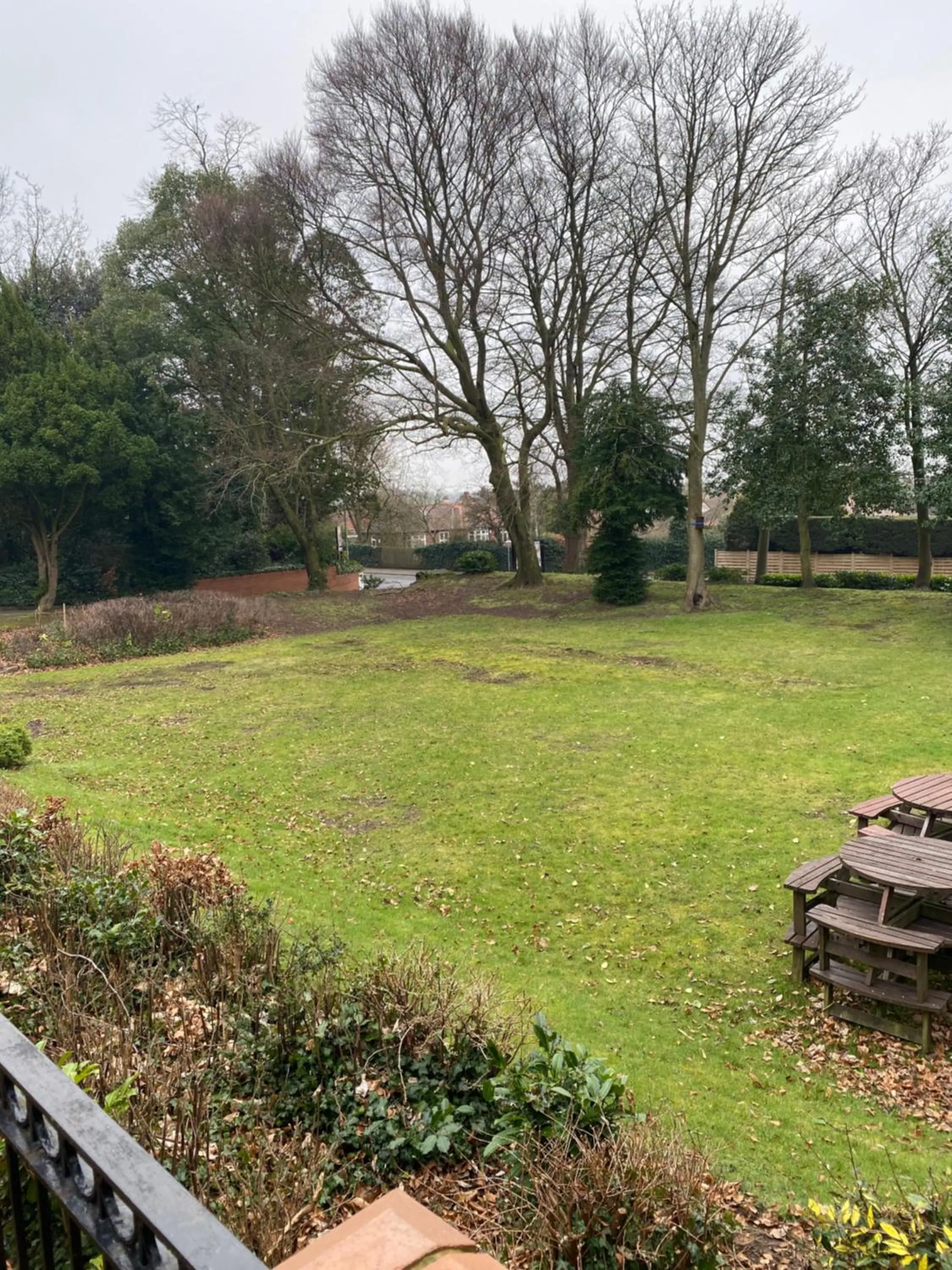 Garden in The lodge at Carlton tavern free parking