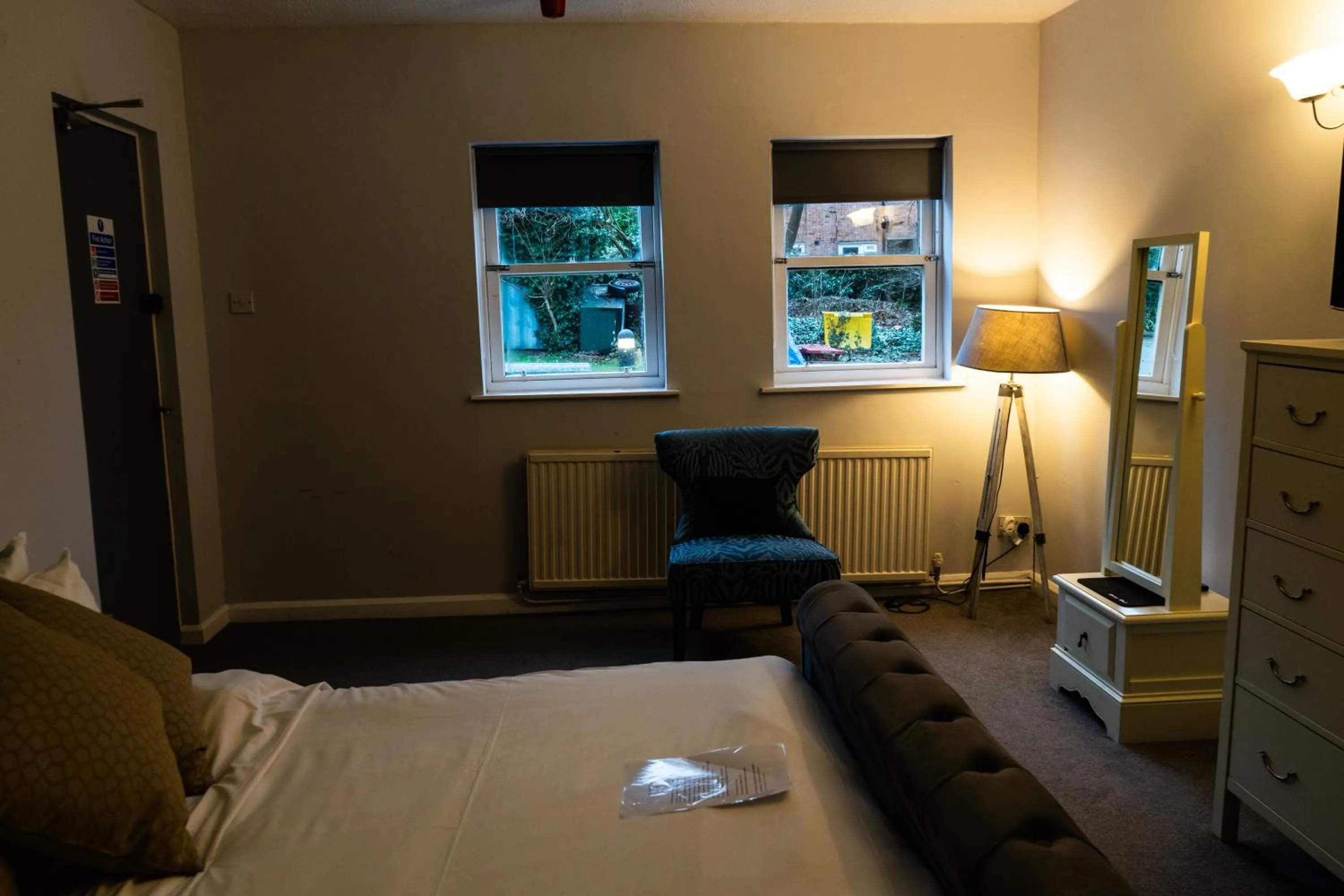 Bedroom, Bed in The lodge at Carlton tavern free parking