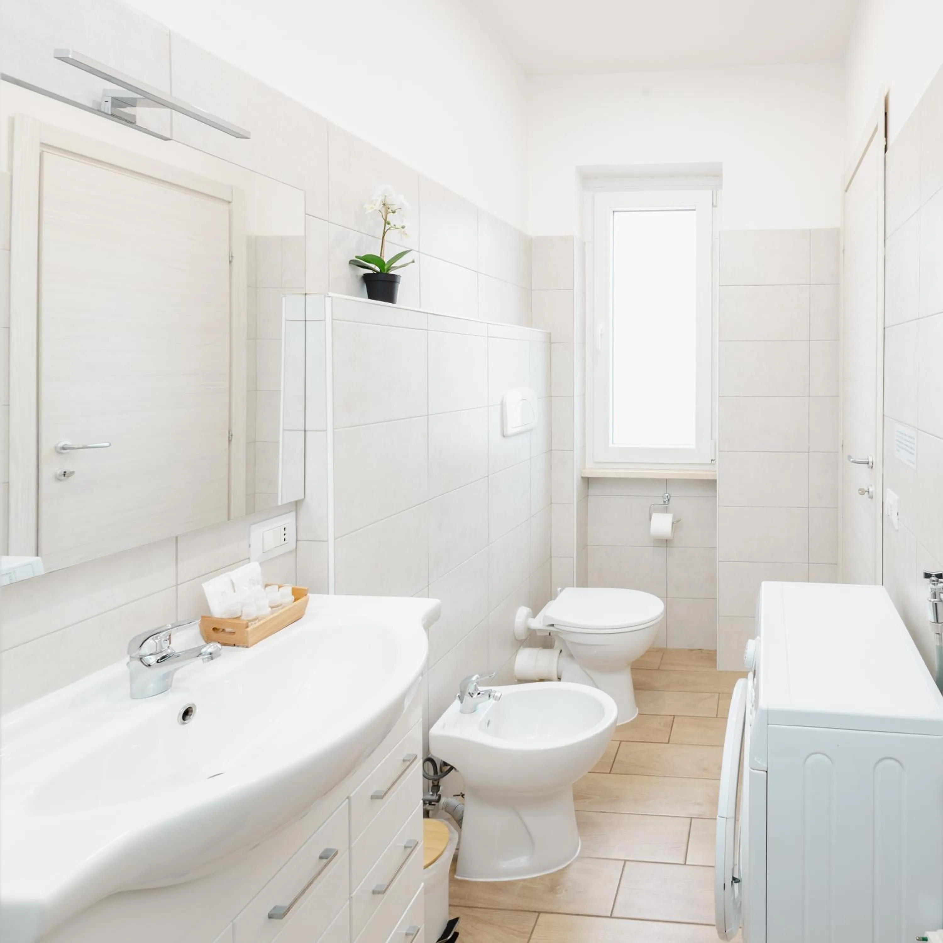 Toilet in G21 Guest House