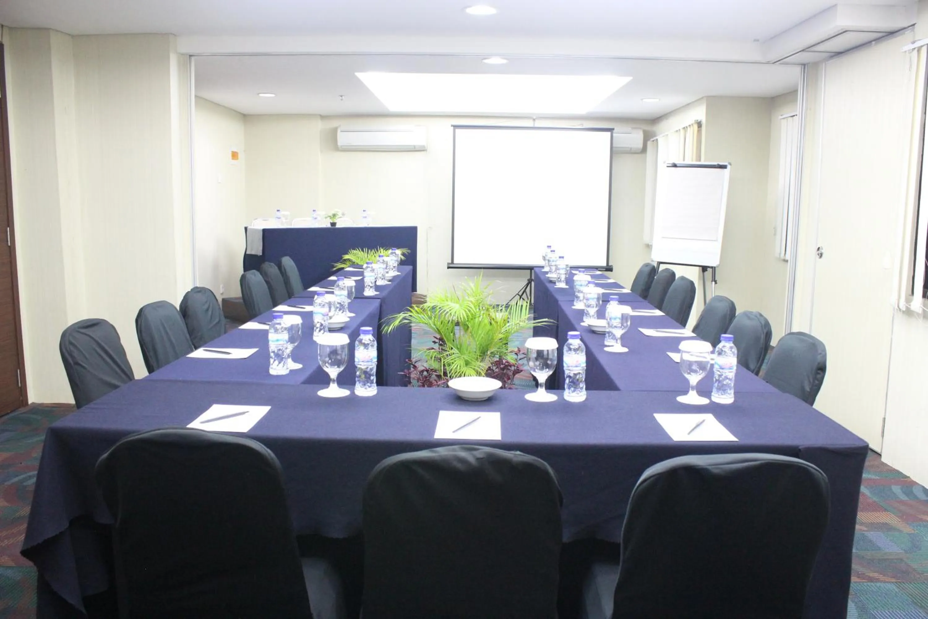 Meeting/conference room in Paragonbiz Hotel