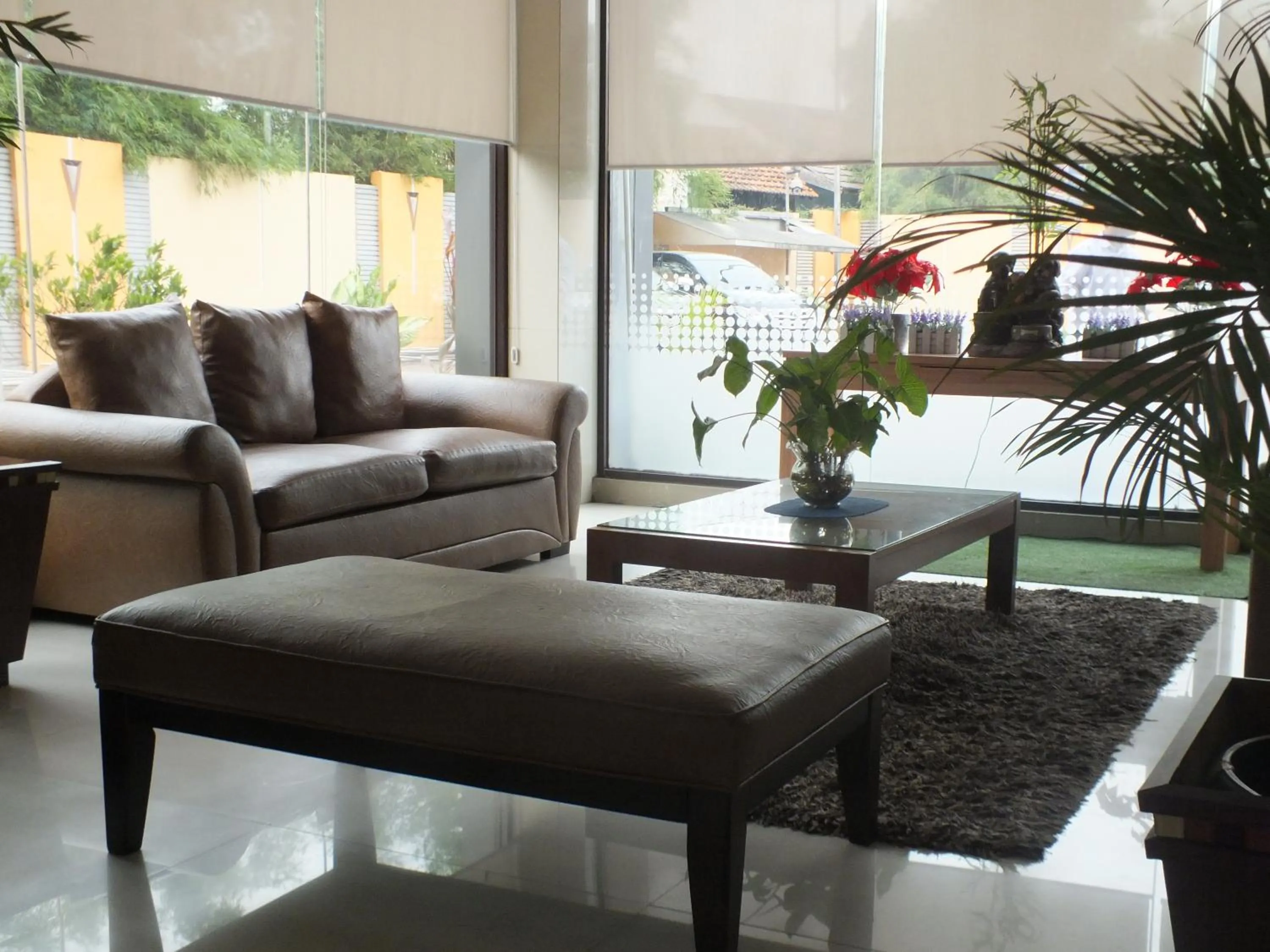 Seating Area in Paragonbiz Hotel