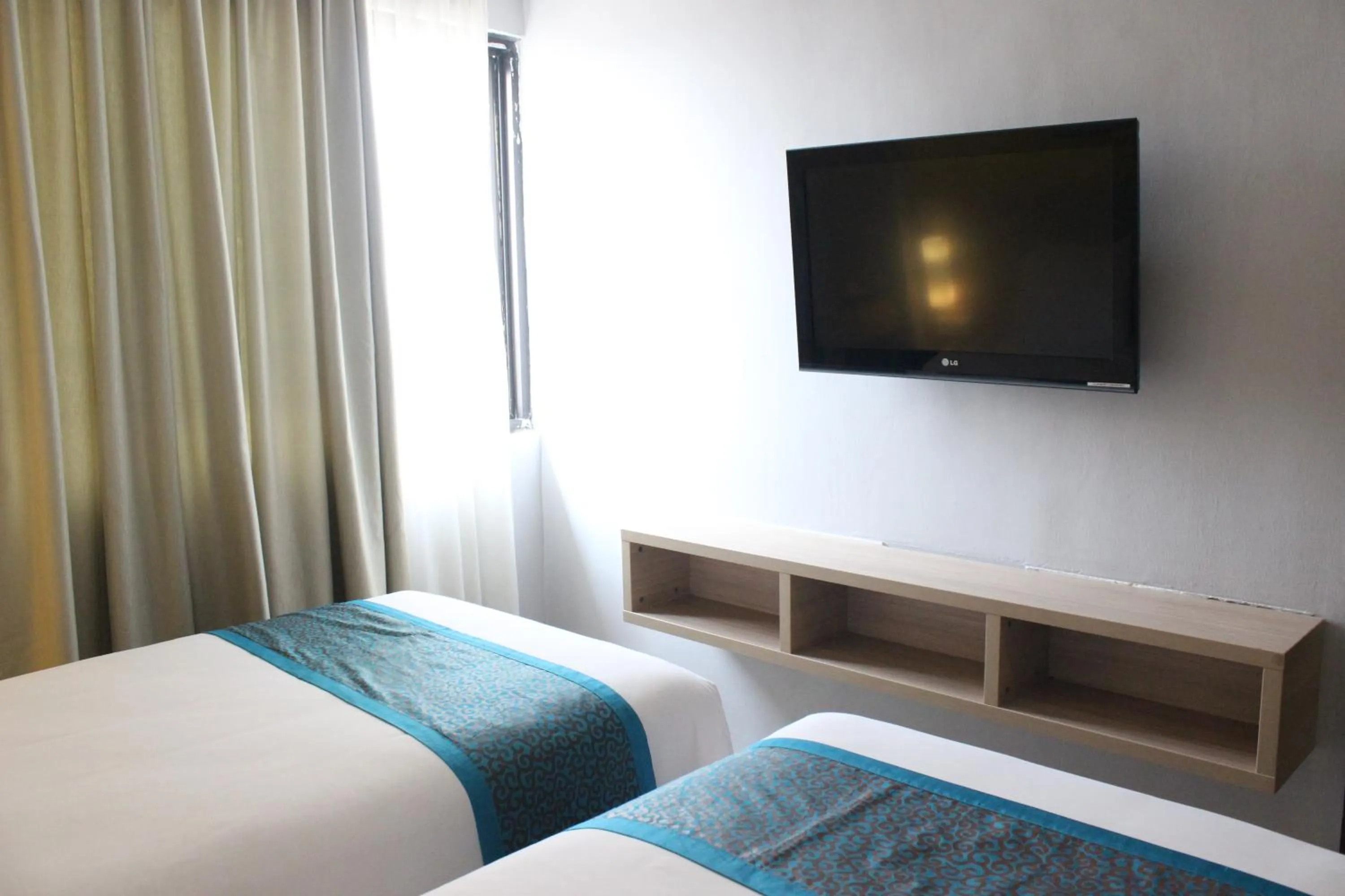 Bedroom, TV/Entertainment Center in Paragonbiz Hotel