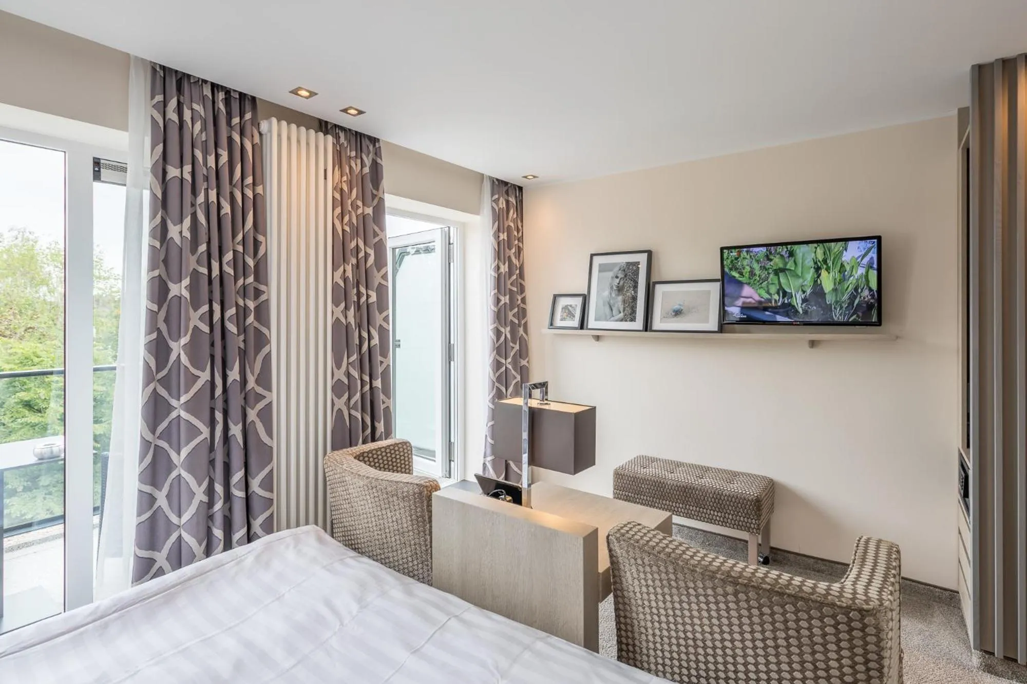 Photo of the whole room in SANDglow