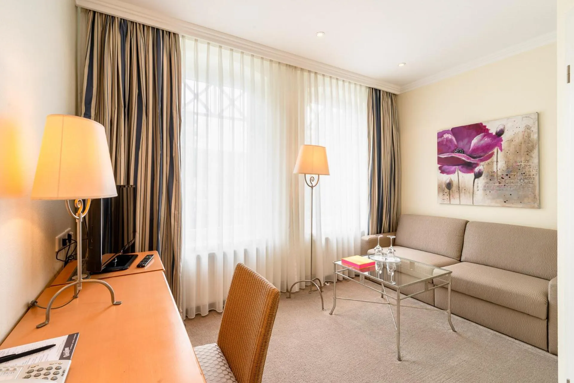 Photo of the whole room, Bed in SANDglow