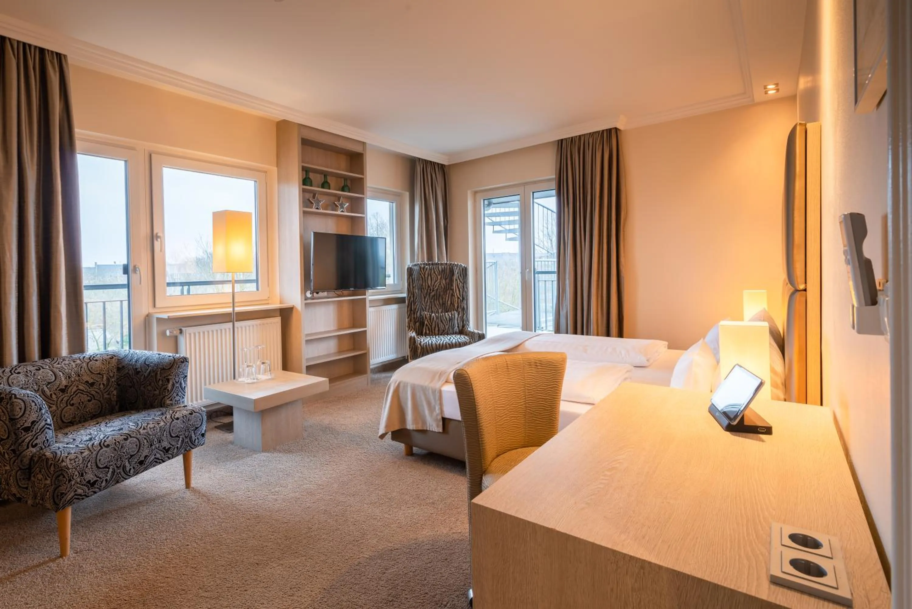 Photo of the whole room, Bed in SANDglow