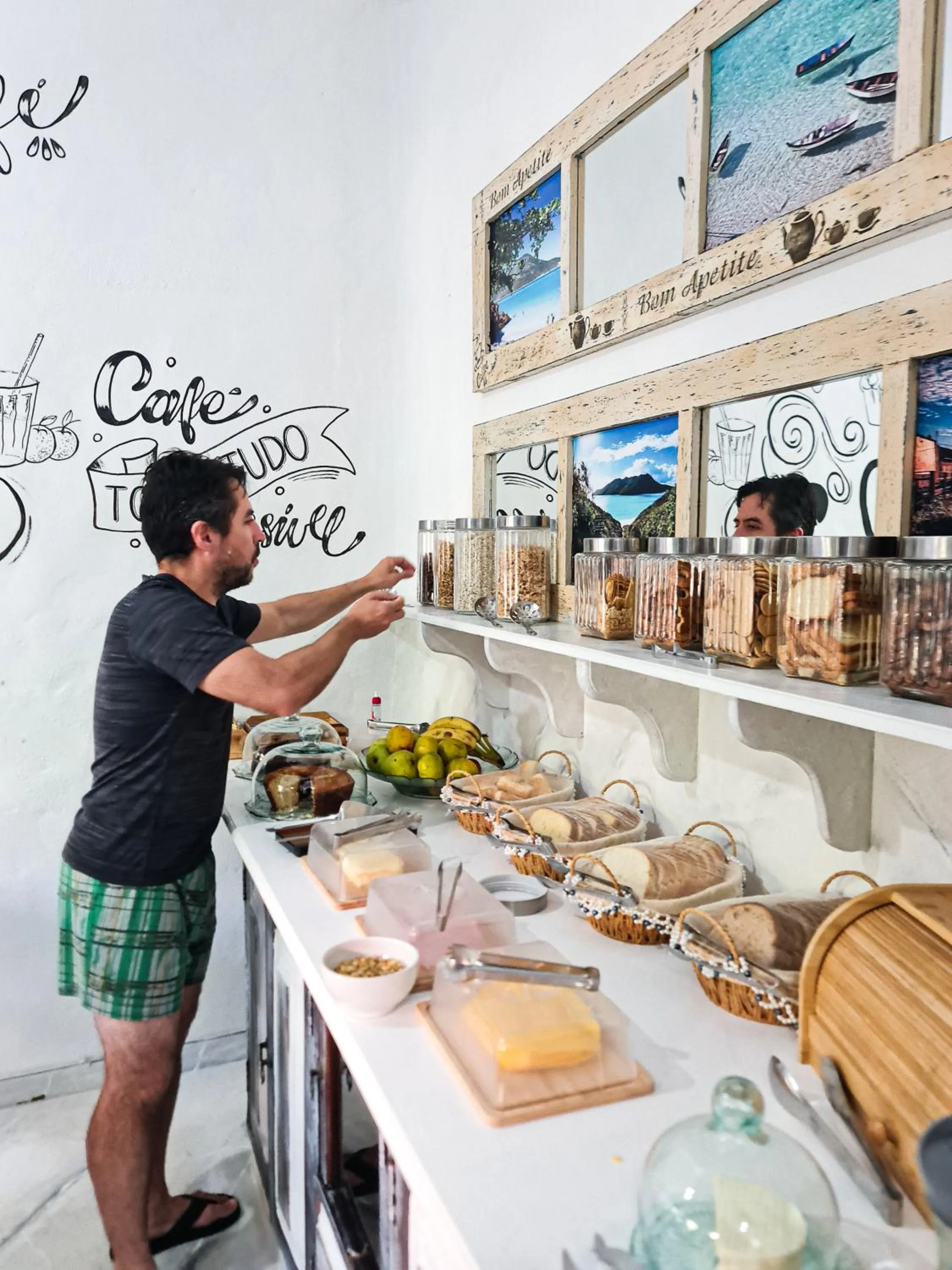 Buffet breakfast in Pousada Bicho do Mar