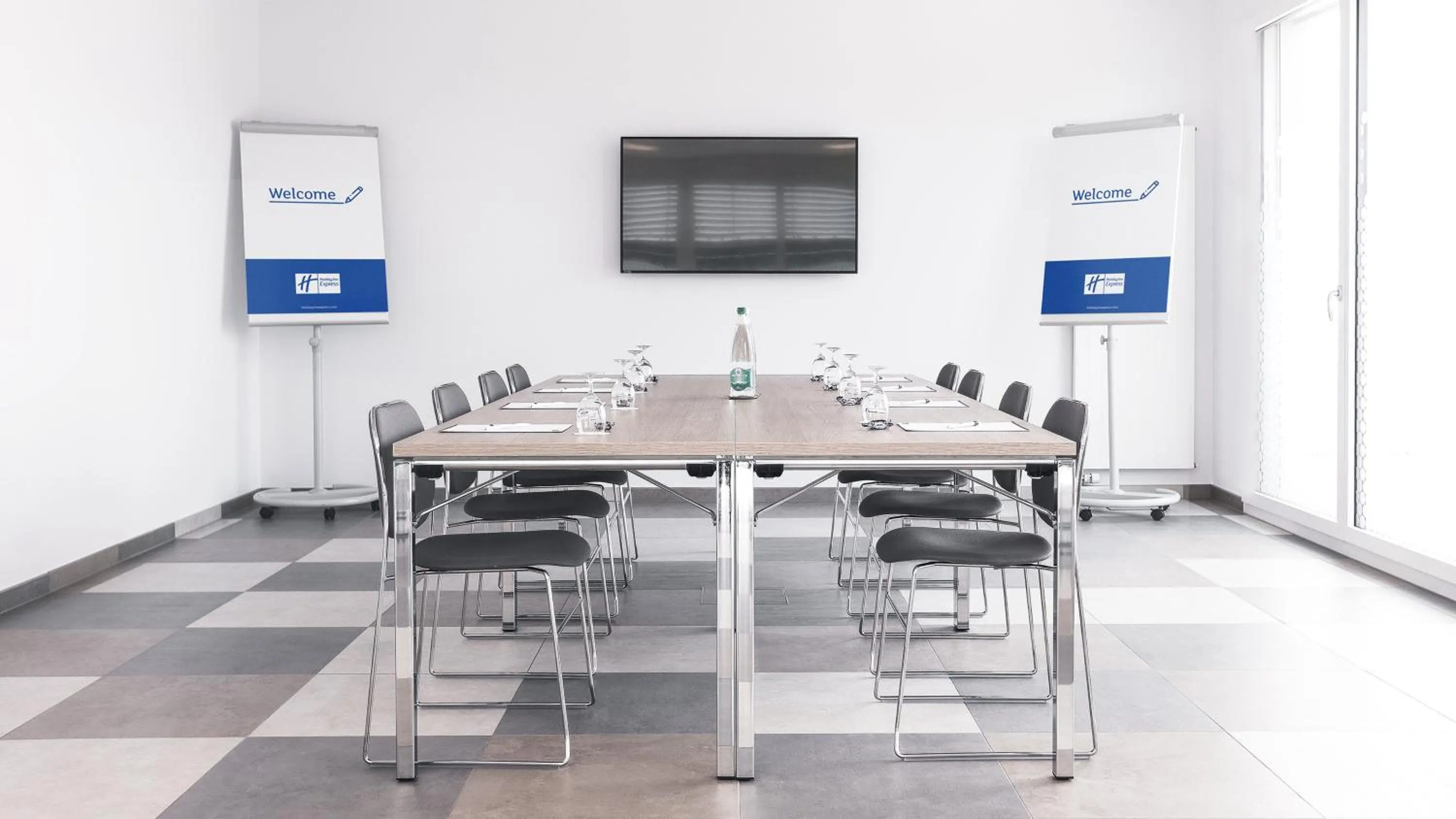 Meeting/conference room in Holiday Inn Express Luzern-Neuenkirch by IHG