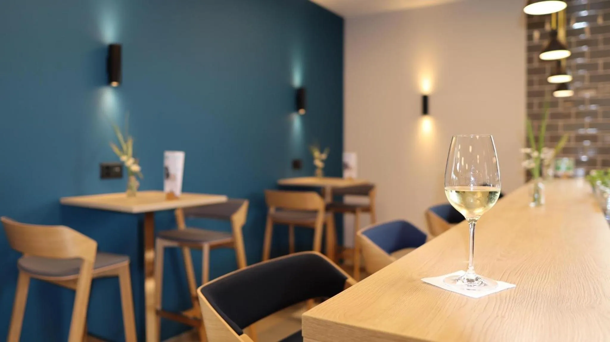 Lounge or bar in Holiday Inn Express Luzern-Neuenkirch by IHG